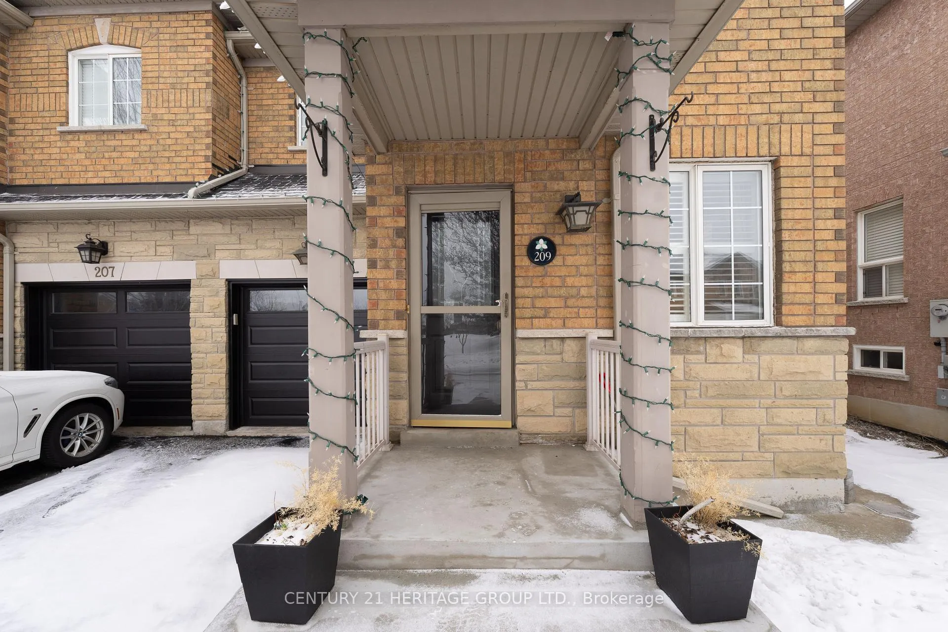 Photo 2 of 209 Fitzgerald Crescent, Milton, Dempsey — HOMEH
