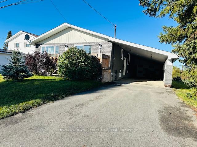 Photo 2 of 40 Frontenac Crescent, Kapuskasing — HOMEH