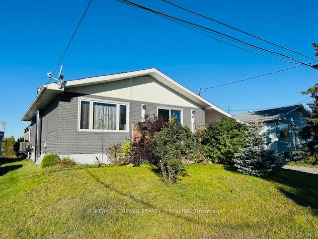 Photo 3 of 40 Frontenac Crescent, Kapuskasing — HOMEH