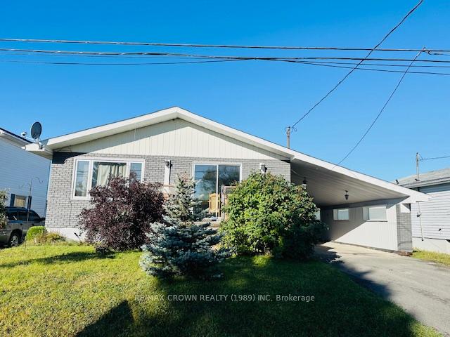 Photo 4 of 40 Frontenac Crescent, Kapuskasing — HOMEH