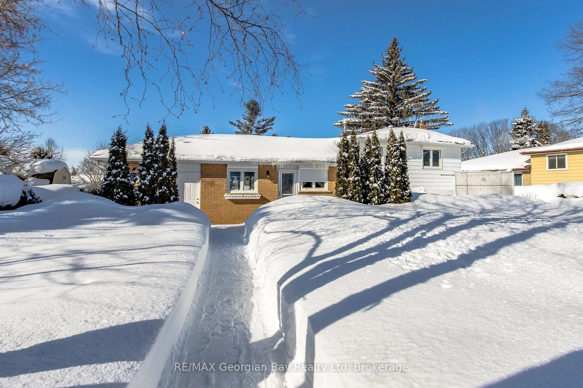 Photo 10 of 306 Cedar Street, Midland — HOMEH