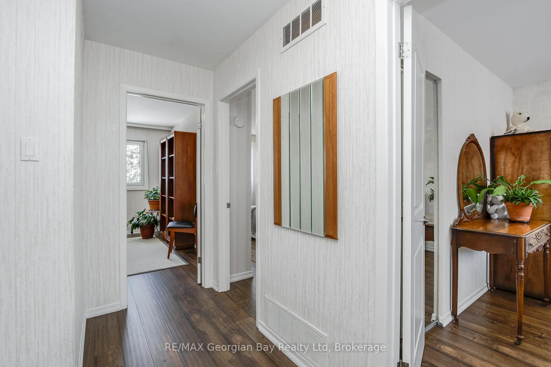 Photo 33 of 306 Cedar Street, Midland — HOMEH