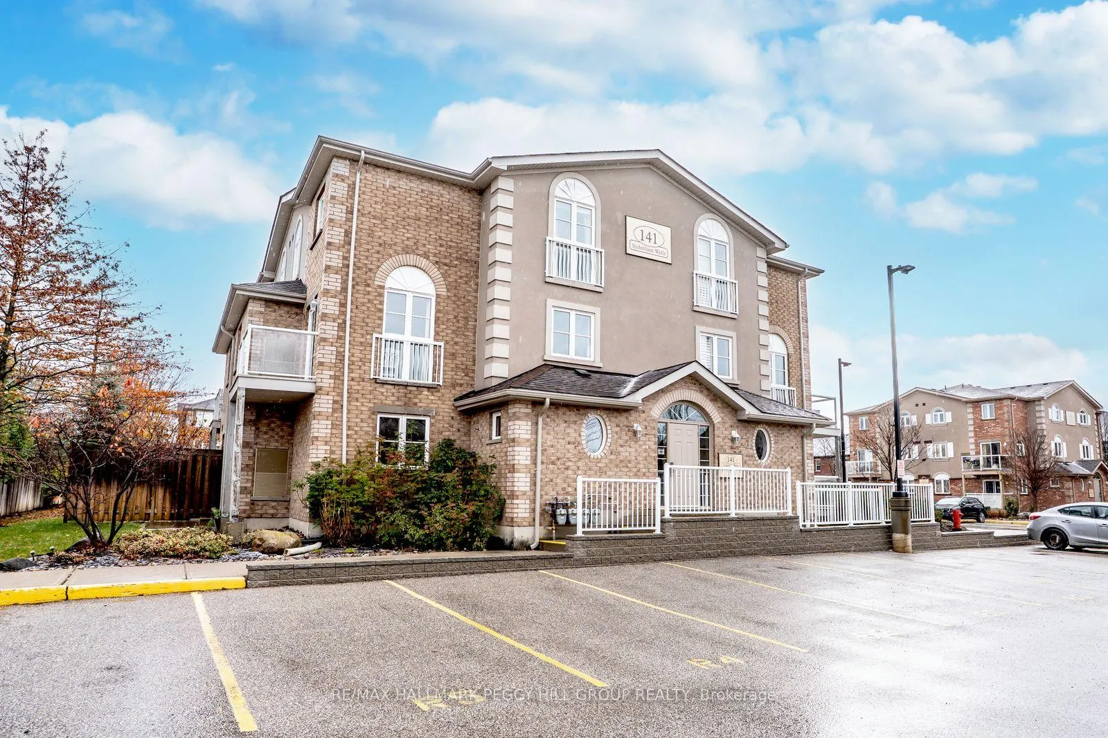 Photo 1 of Unit 2, 141 Sydenham Wells, Barrie, Georgian Drive — HOMEH