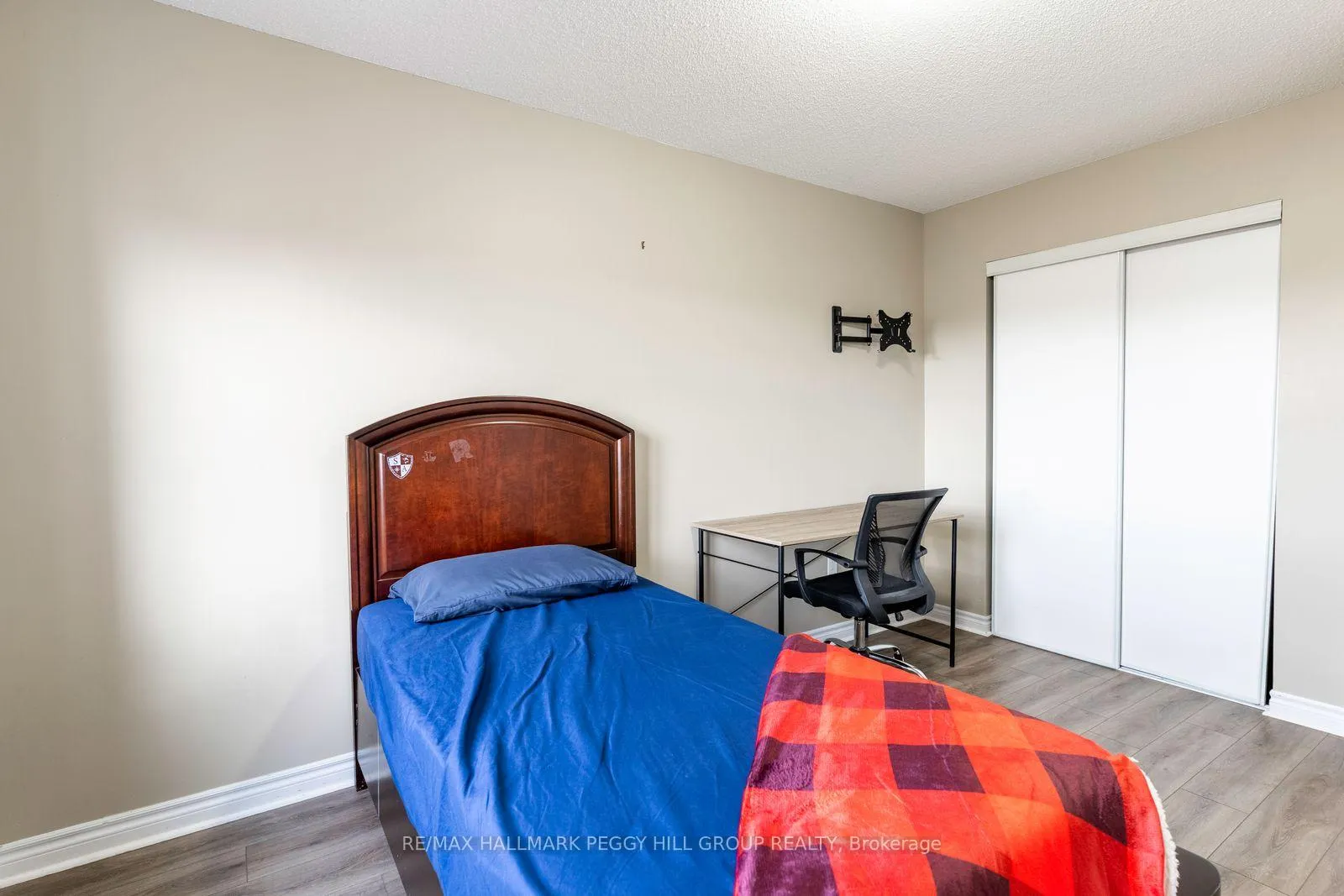 Photo 9 of Unit 2, 141 Sydenham Wells, Barrie, Georgian Drive — HOMEH
