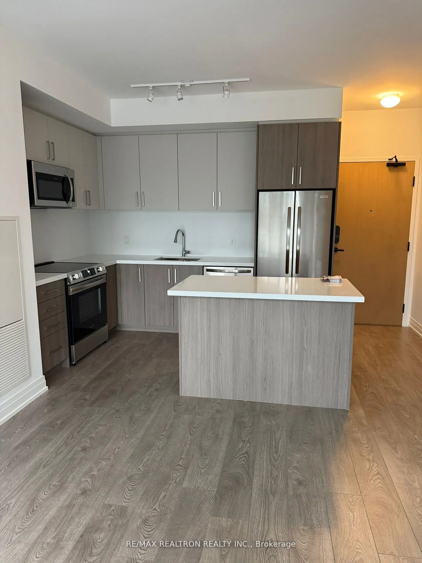 Photo 3 of Unit 203, 333 Sunseeker Avenue, Innisfil, Rural Innisfil — HOMEH