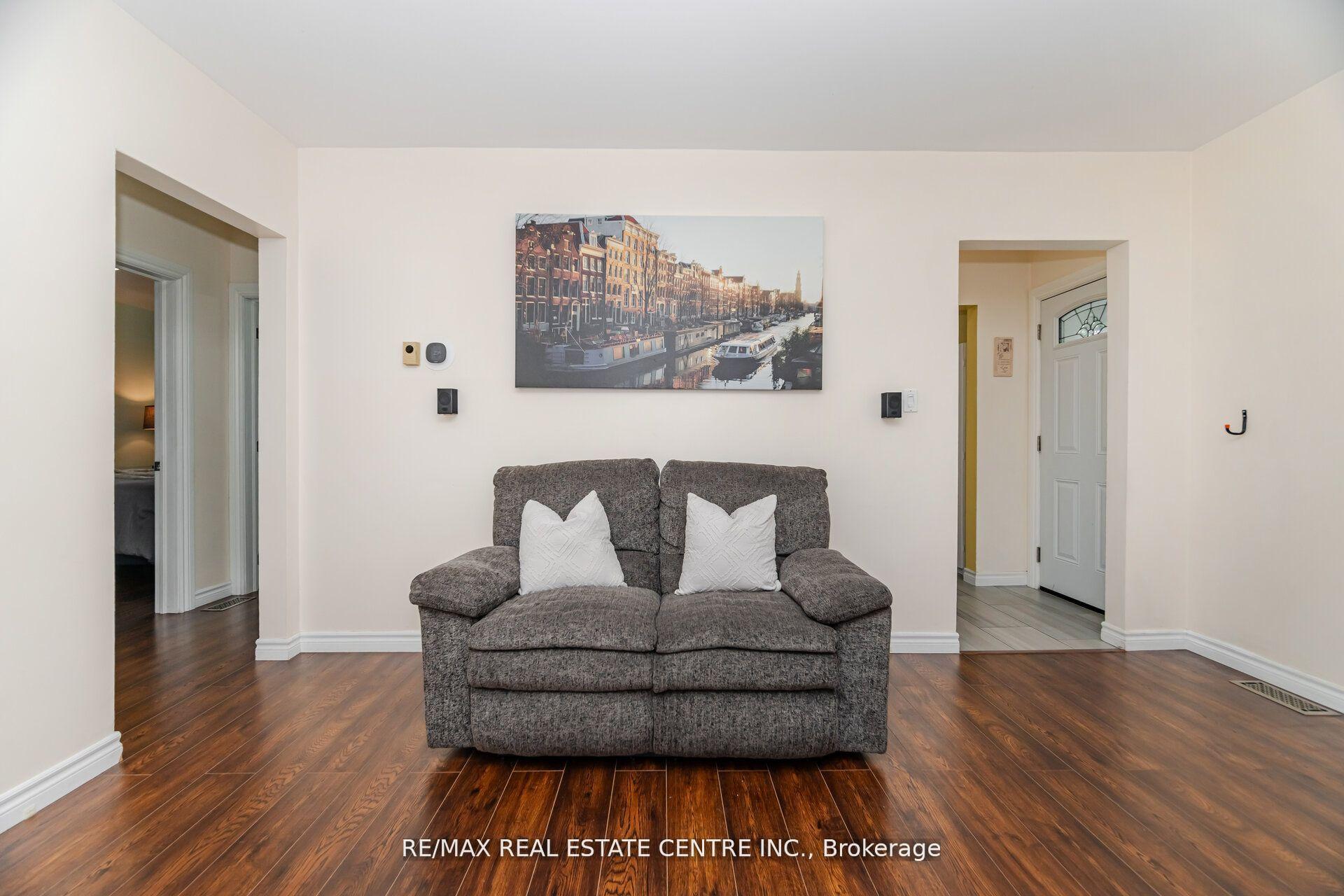 Photo 13 of 19 Seneca Drive, Kitchener — HOMEH