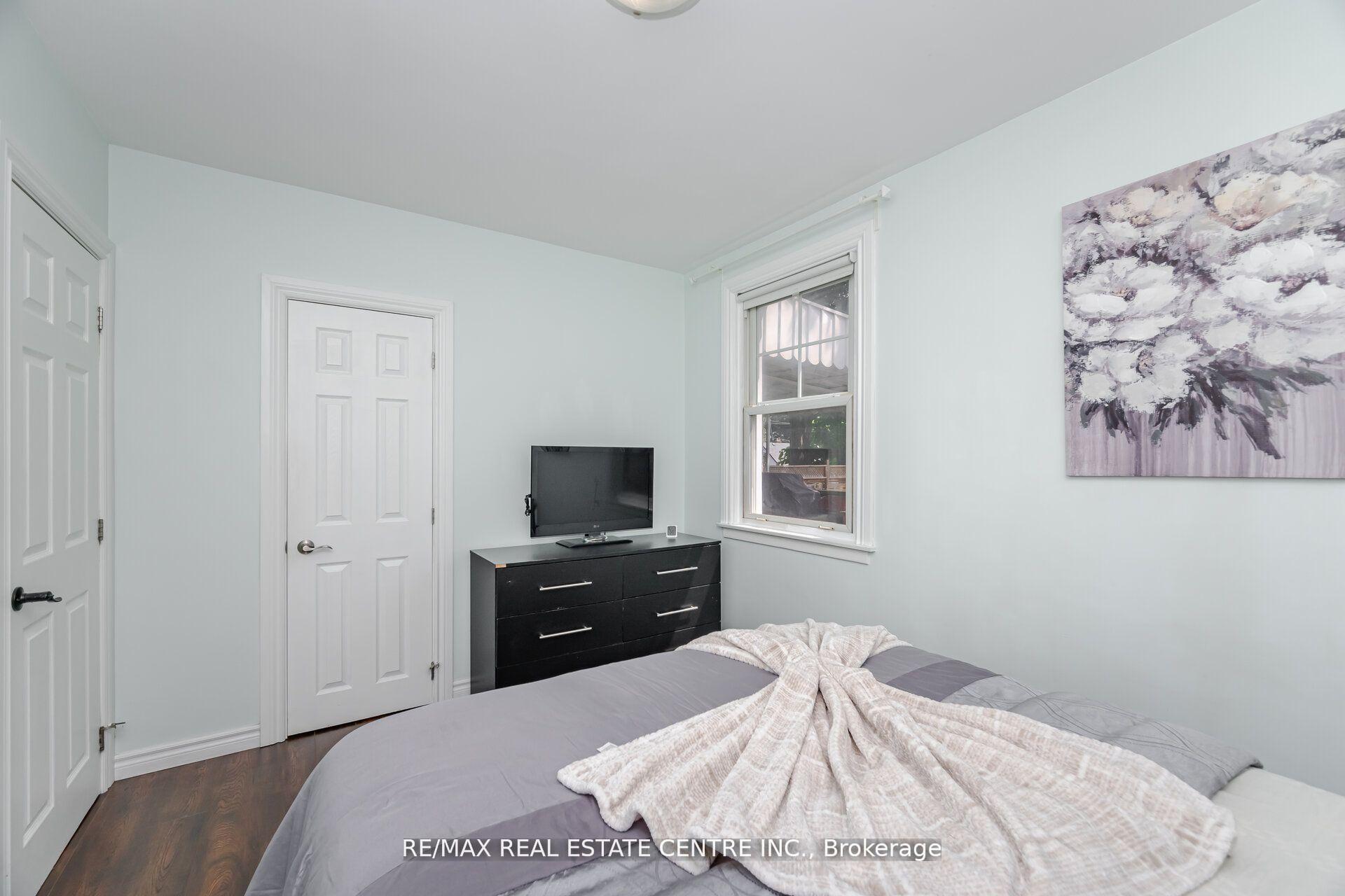 Photo 23 of 19 Seneca Drive, Kitchener — HOMEH