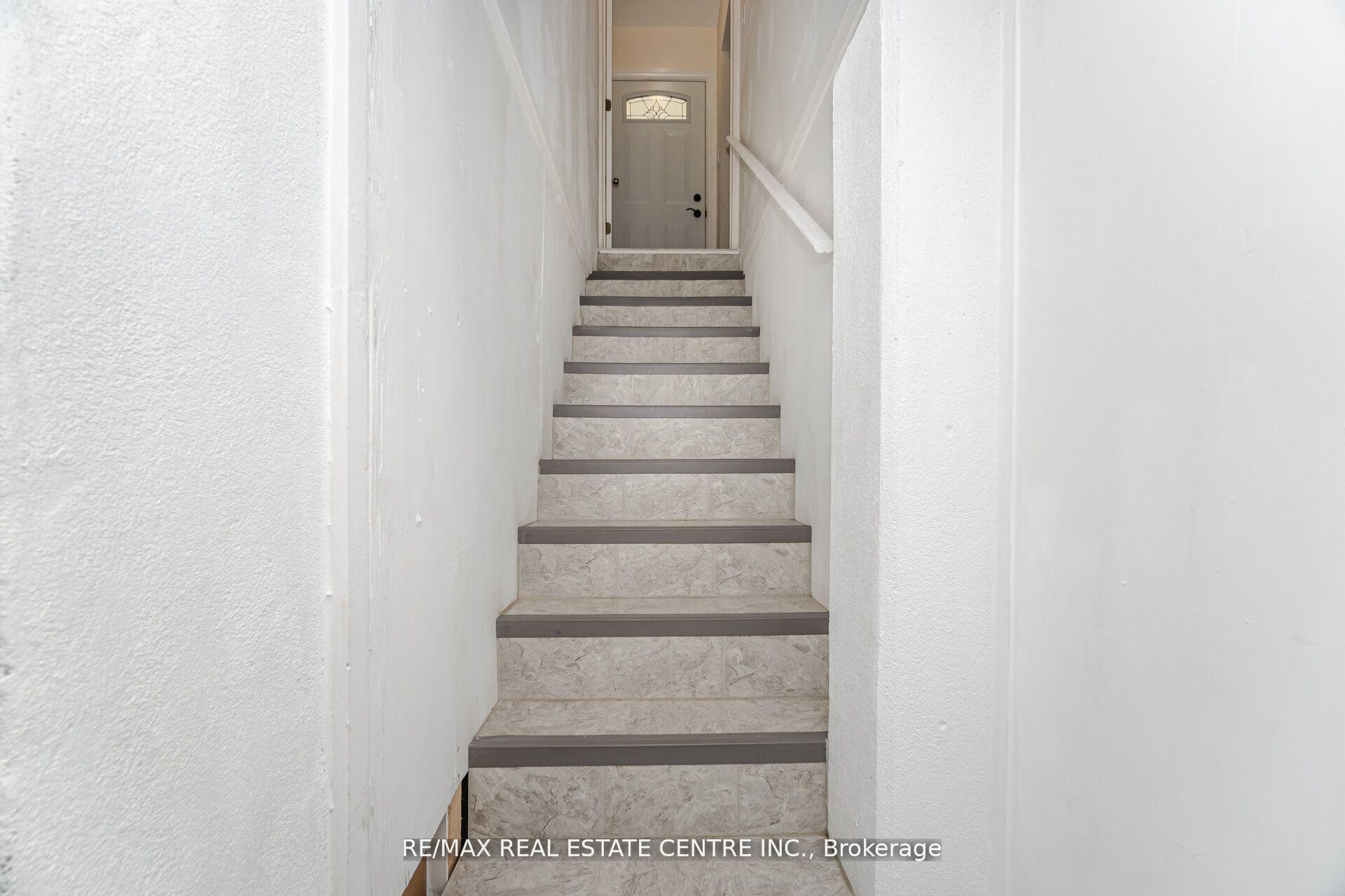 Photo 28 of 19 Seneca Drive, Kitchener — HOMEH