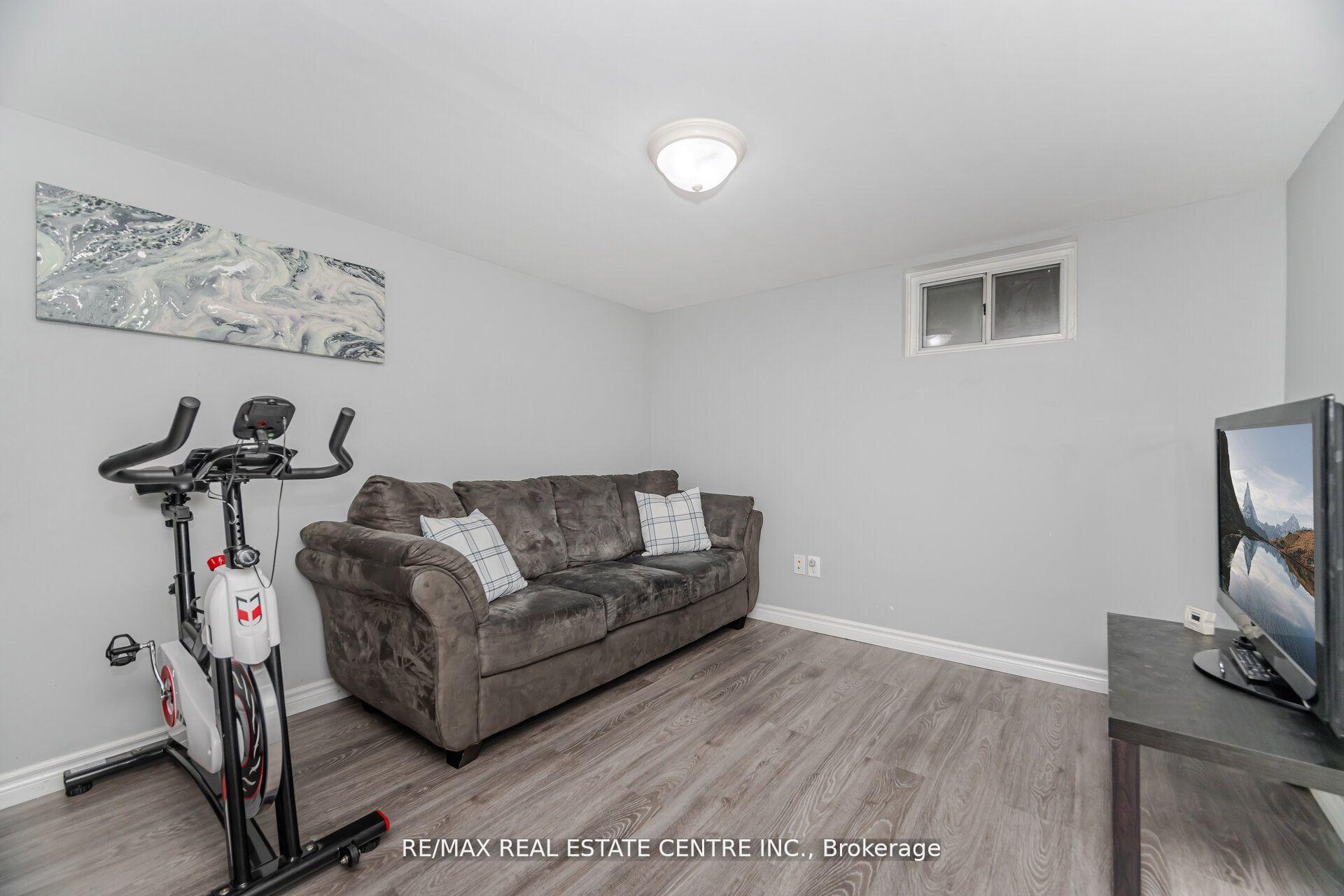 Photo 30 of 19 Seneca Drive, Kitchener — HOMEH