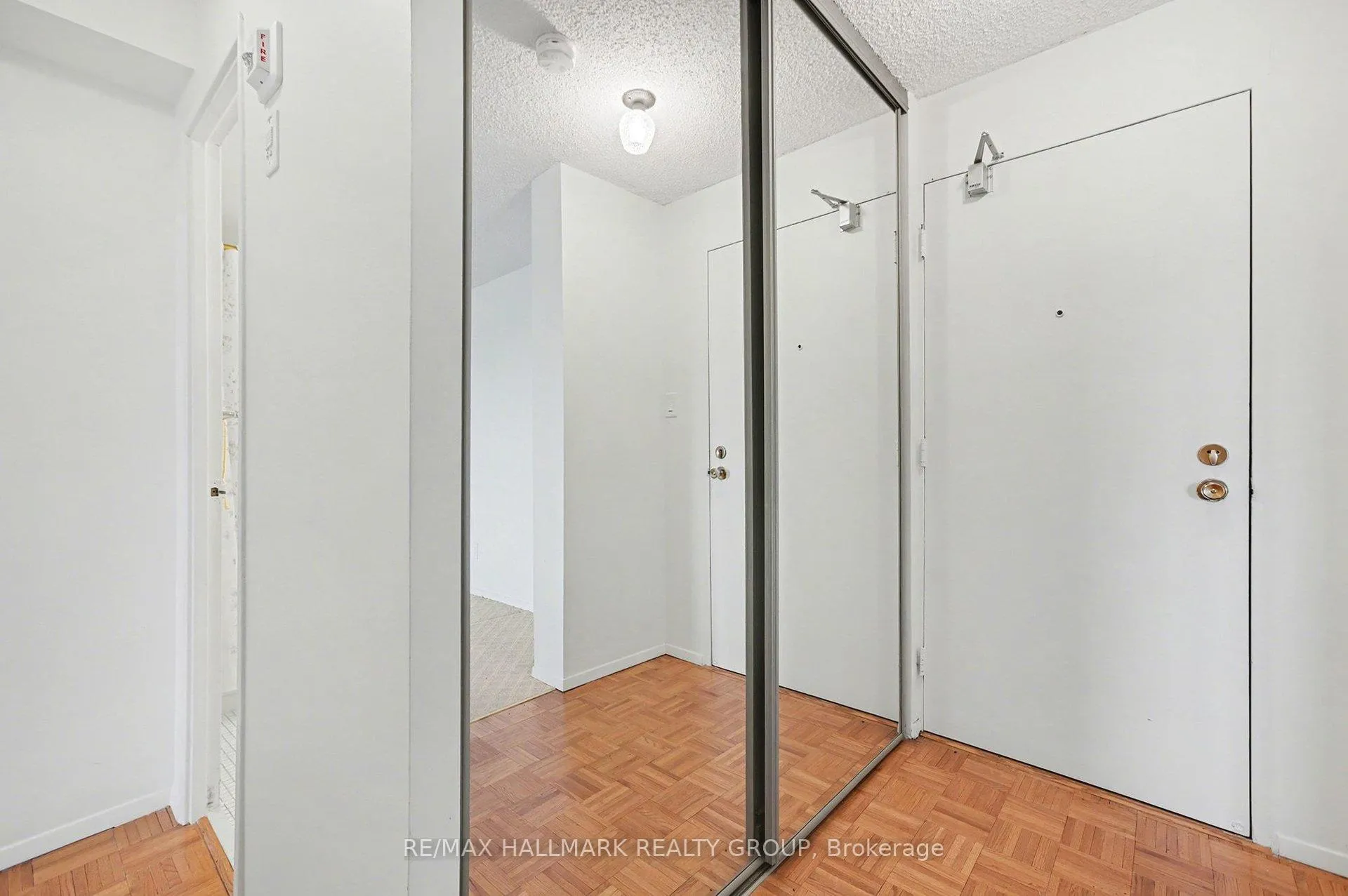 Photo 2 of Unit 1402, 665 Bathgate Drive, Ottawa, Carson Meadows — HOMEH