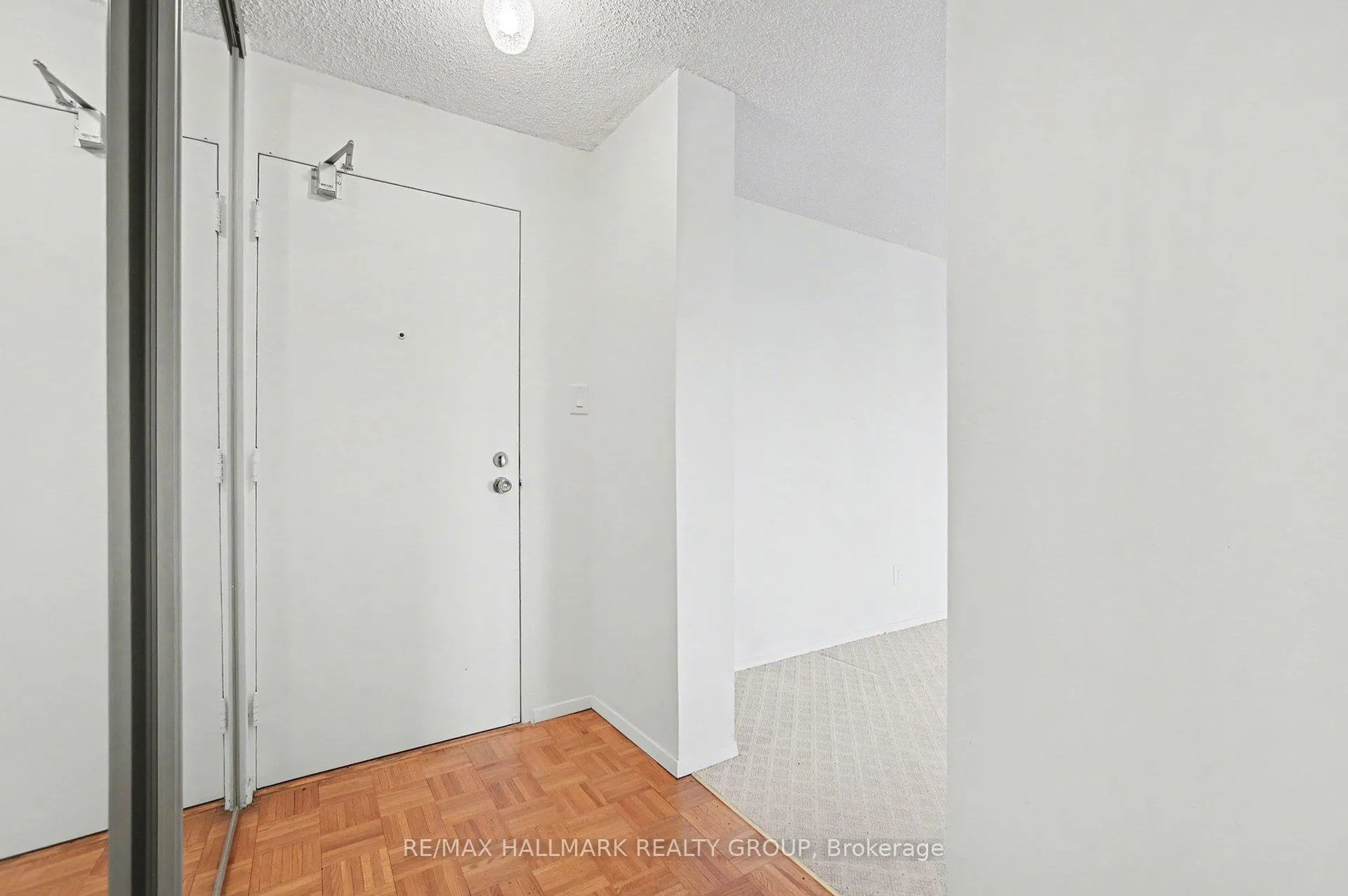 Photo 3 of Unit 1402, 665 Bathgate Drive, Ottawa, Carson Meadows — HOMEH