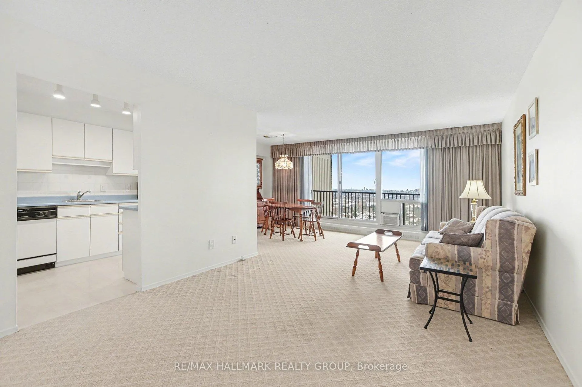 Photo 4 of Unit 1402, 665 Bathgate Drive, Ottawa, Carson Meadows — HOMEH