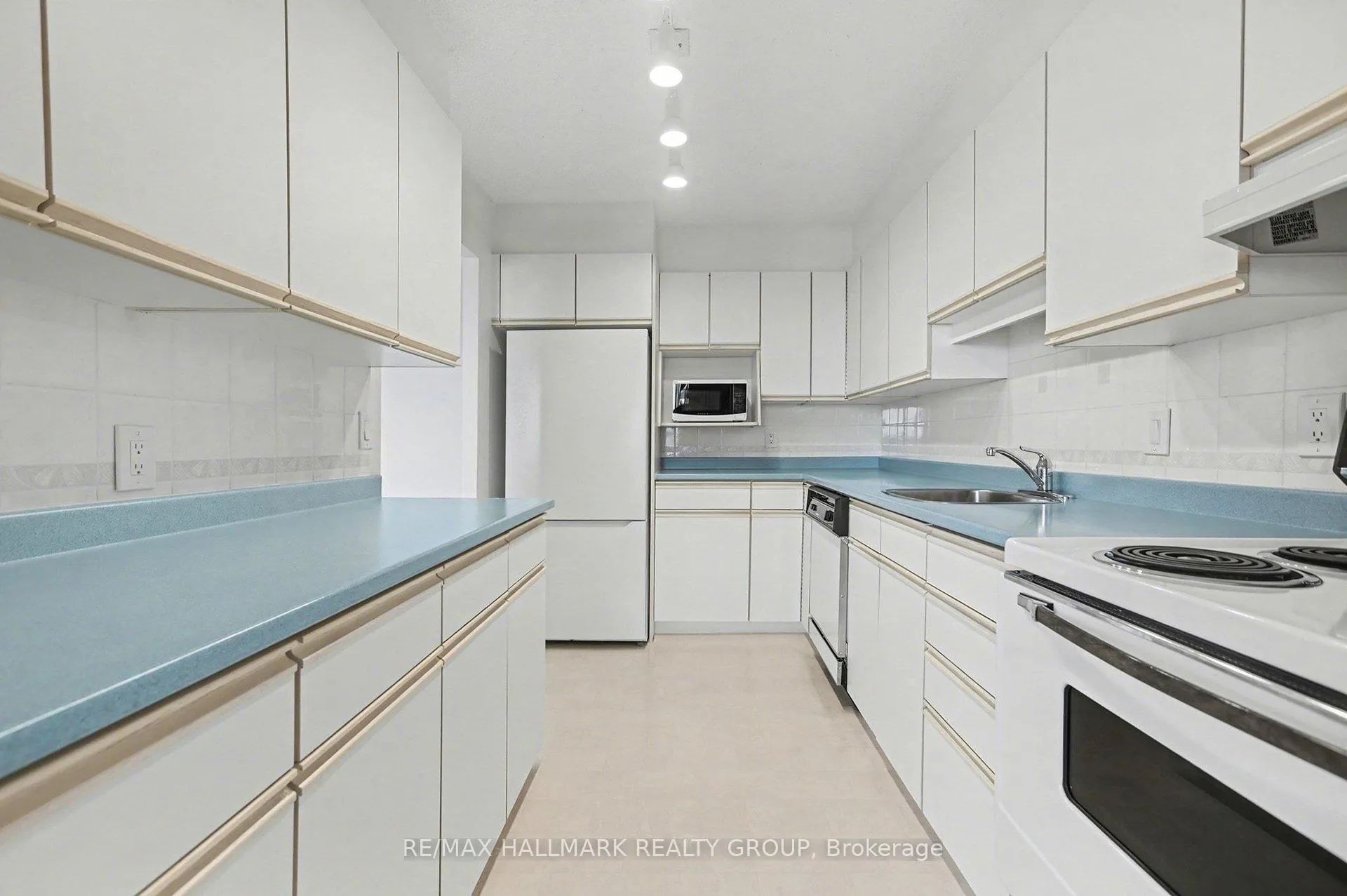 Photo 13 of Unit 1402, 665 Bathgate Drive, Ottawa, Carson Meadows — HOMEH