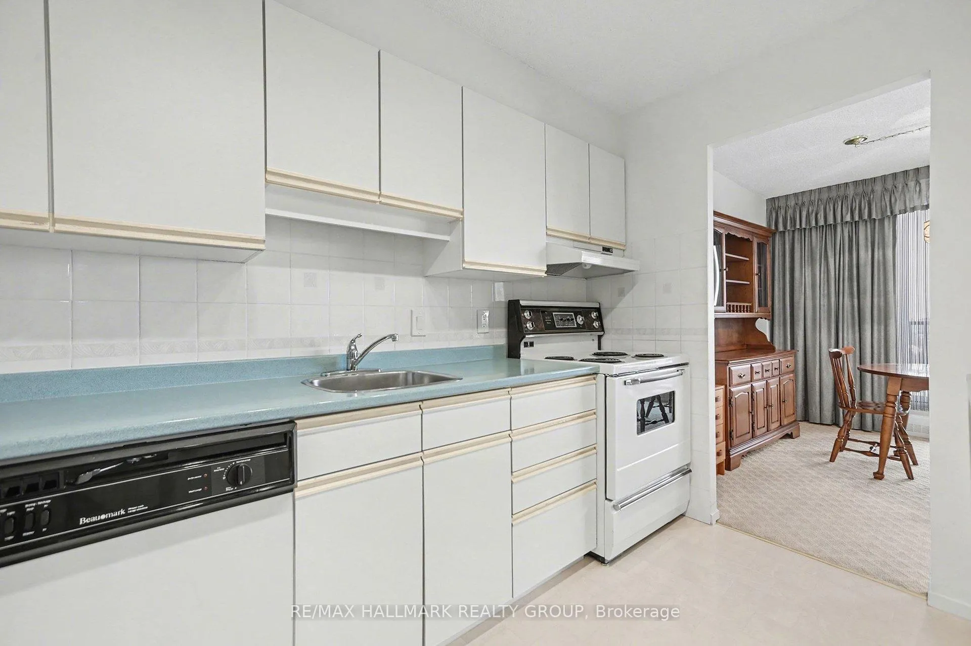 Photo 14 of Unit 1402, 665 Bathgate Drive, Ottawa, Carson Meadows — HOMEH