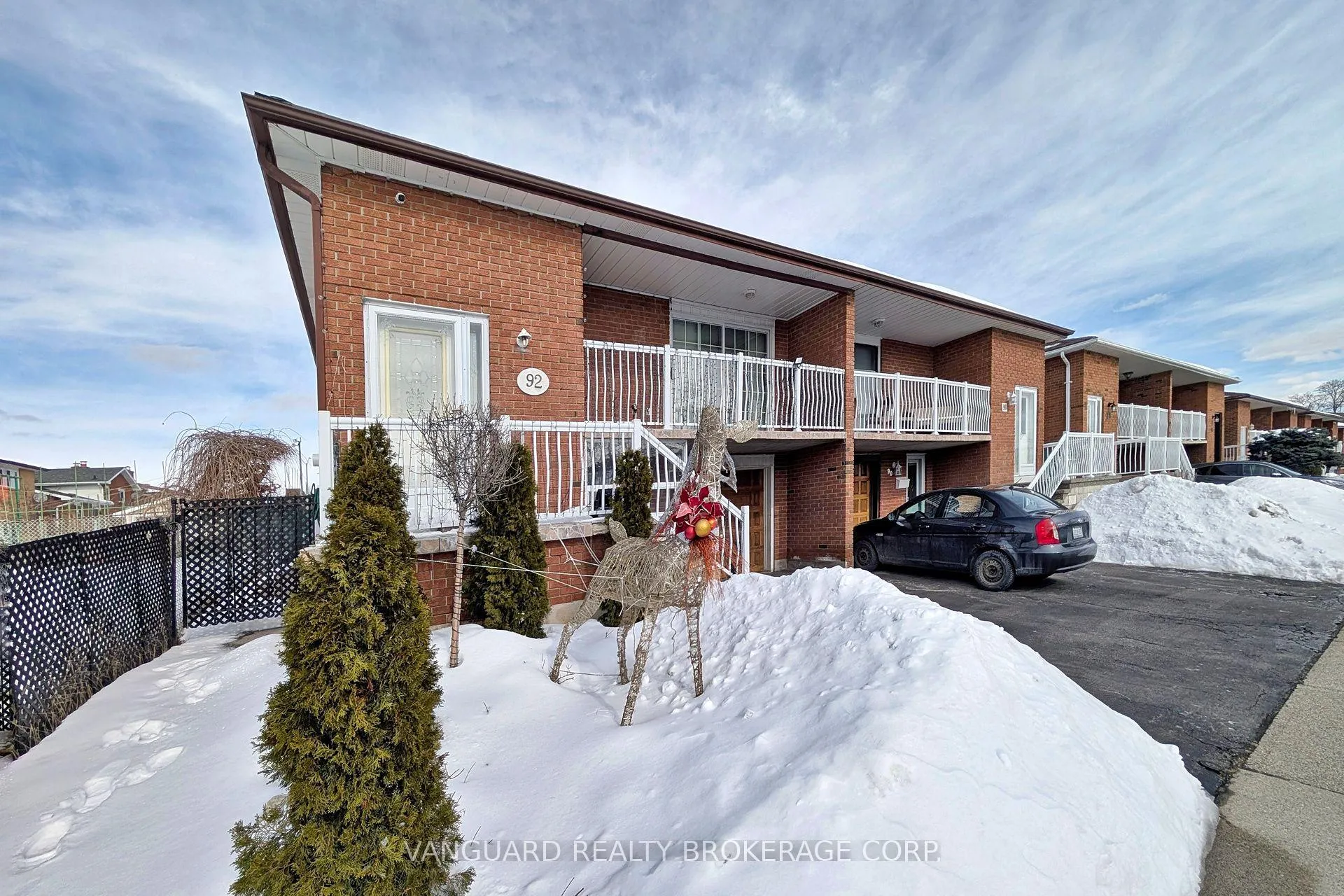 Photo 3 of 92 Skelton Boulevard, Brampton, Brampton North — HOMEH