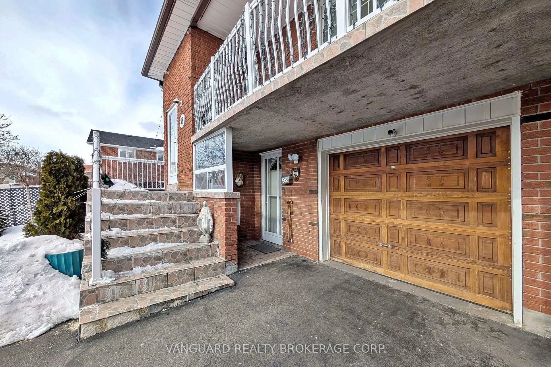 Photo 4 of 92 Skelton Boulevard, Brampton, Brampton North — HOMEH