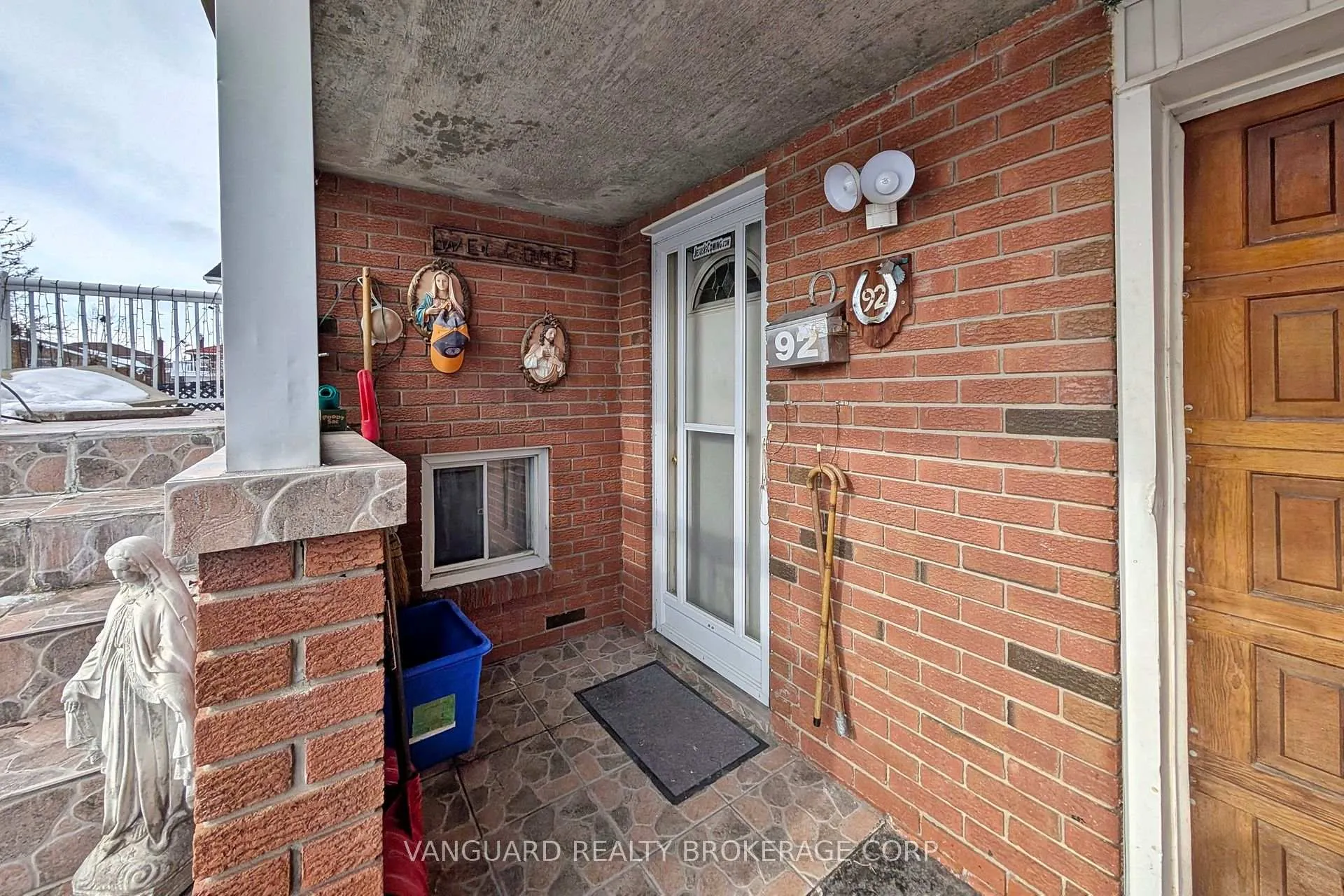 Photo 5 of 92 Skelton Boulevard, Brampton, Brampton North — HOMEH