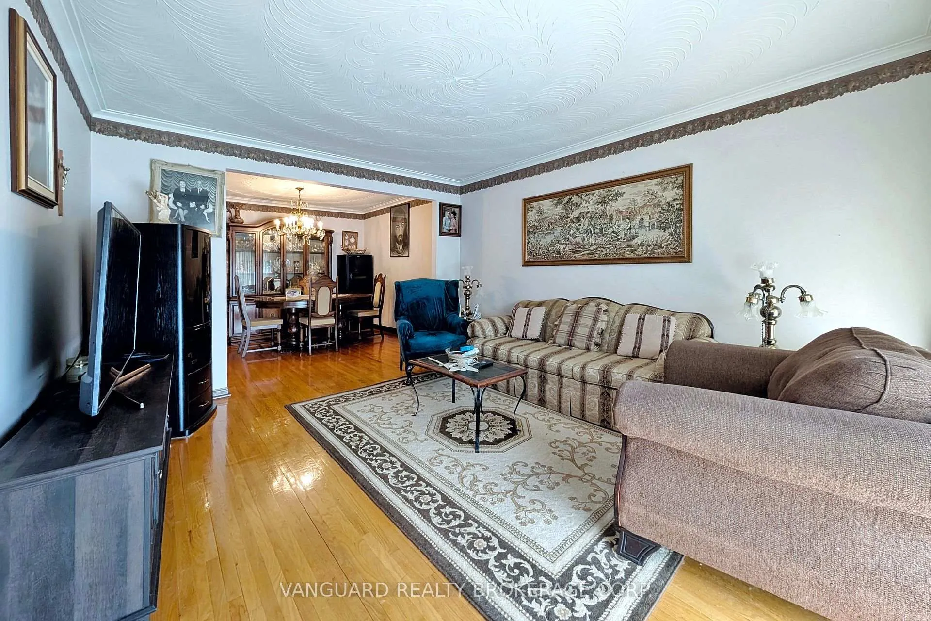 Photo 8 of 92 Skelton Boulevard, Brampton, Brampton North — HOMEH