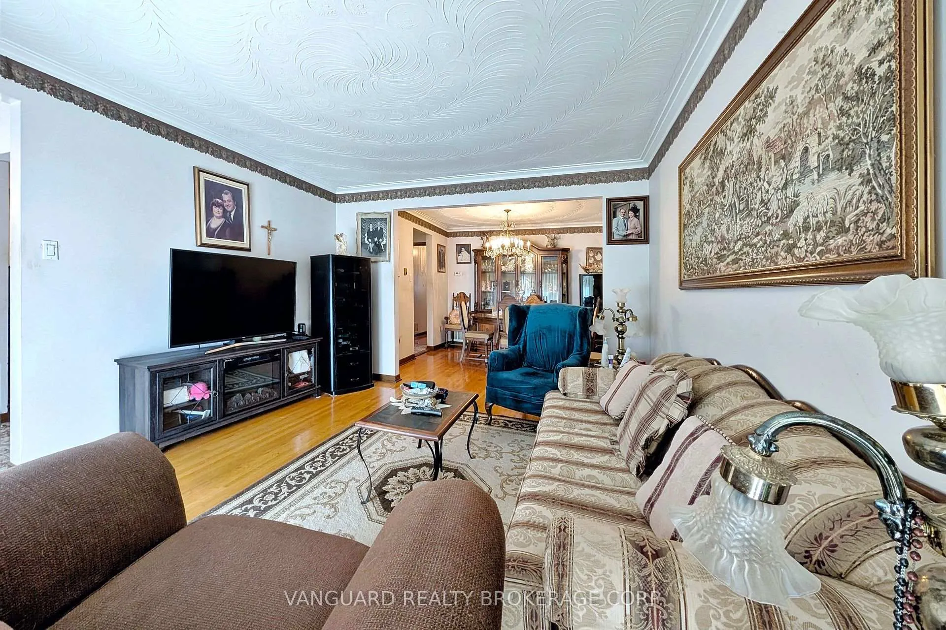 Photo 9 of 92 Skelton Boulevard, Brampton, Brampton North — HOMEH