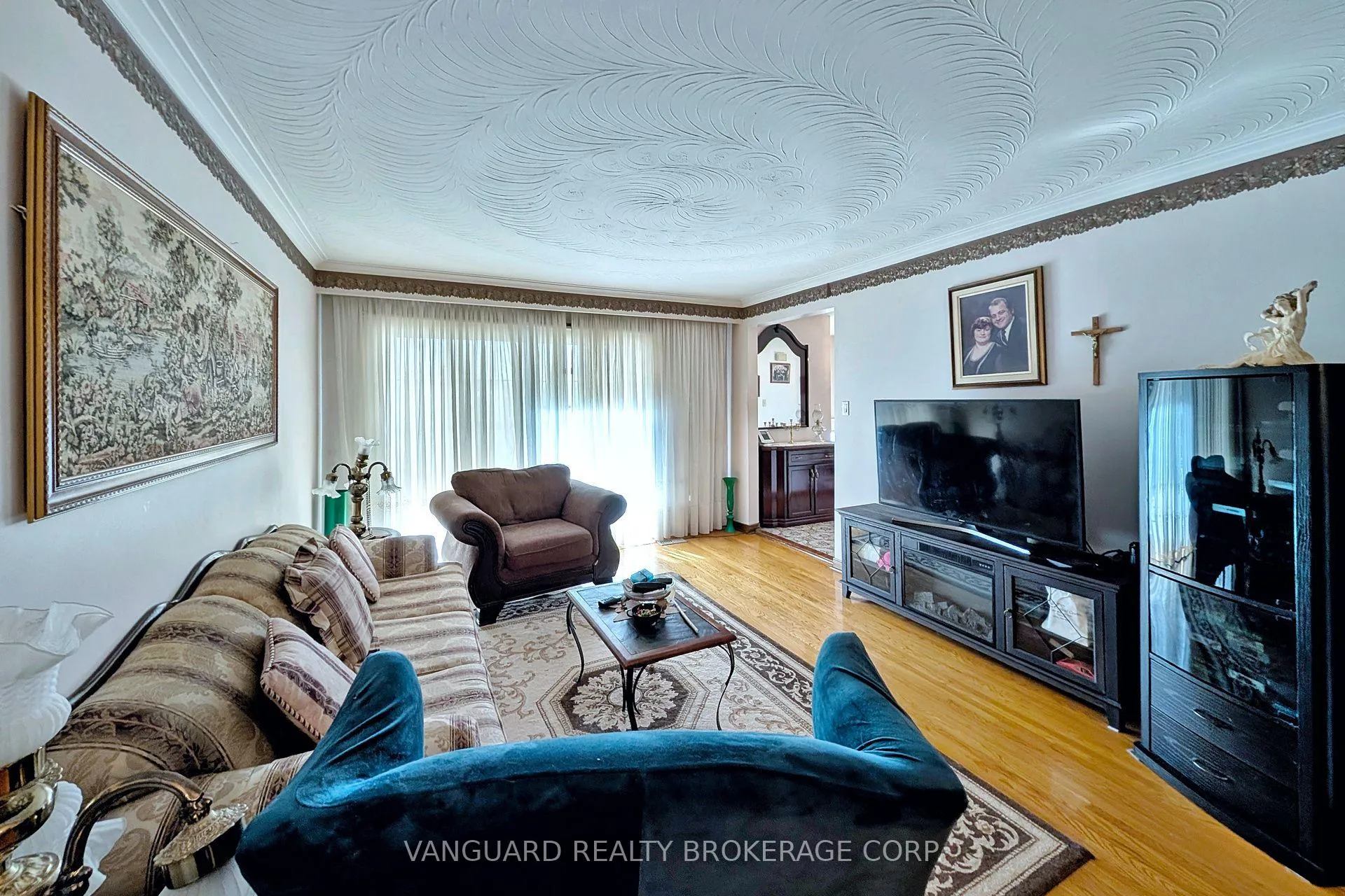 Photo 10 of 92 Skelton Boulevard, Brampton, Brampton North — HOMEH