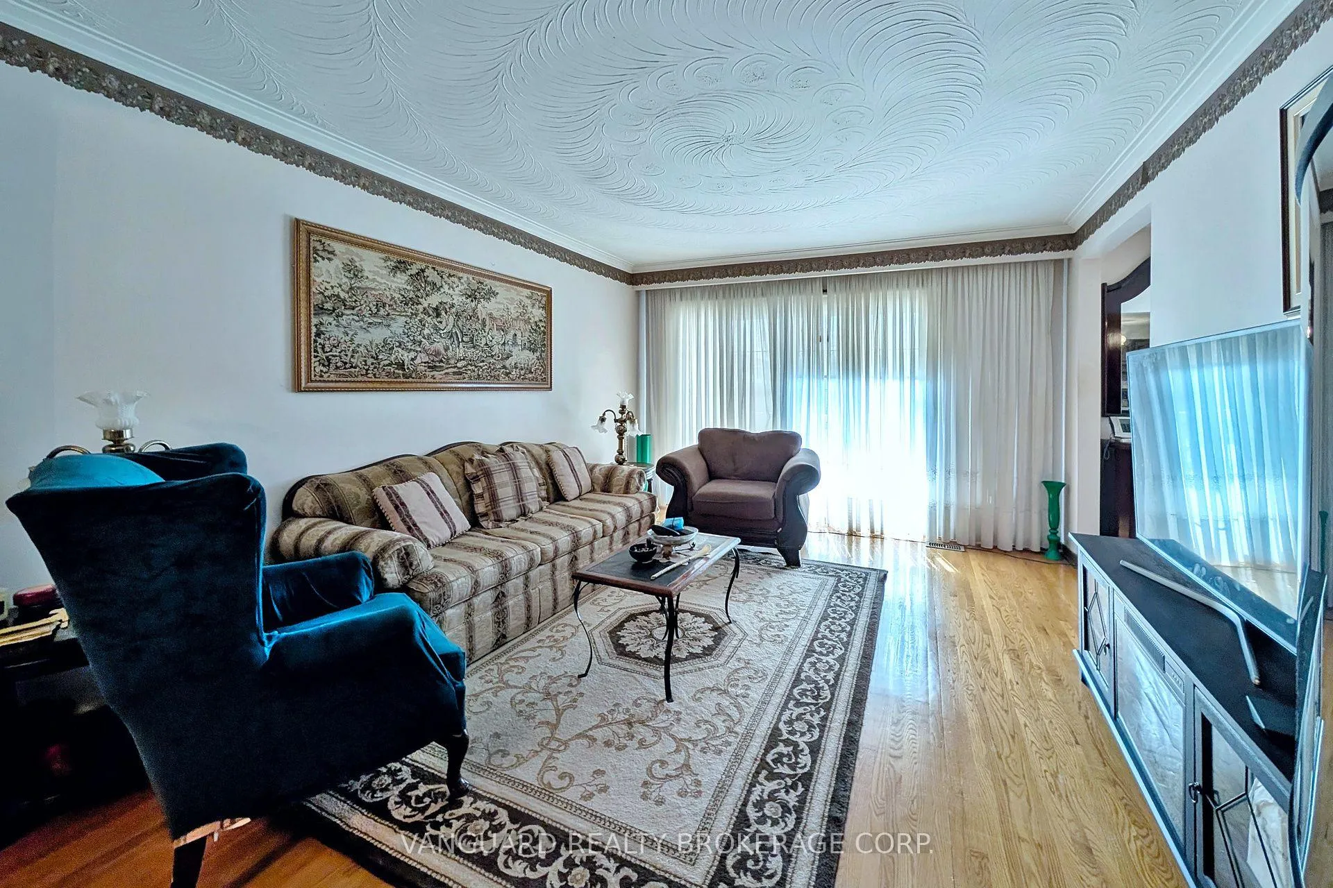 Photo 11 of 92 Skelton Boulevard, Brampton, Brampton North — HOMEH