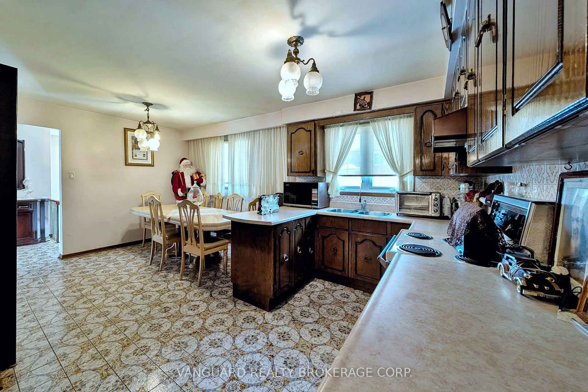 Photo 16 of 92 Skelton Boulevard, Brampton, Brampton North — HOMEH