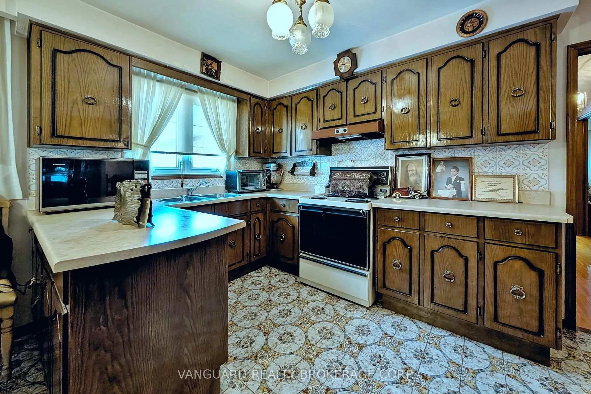 Photo 18 of 92 Skelton Boulevard, Brampton, Brampton North — HOMEH