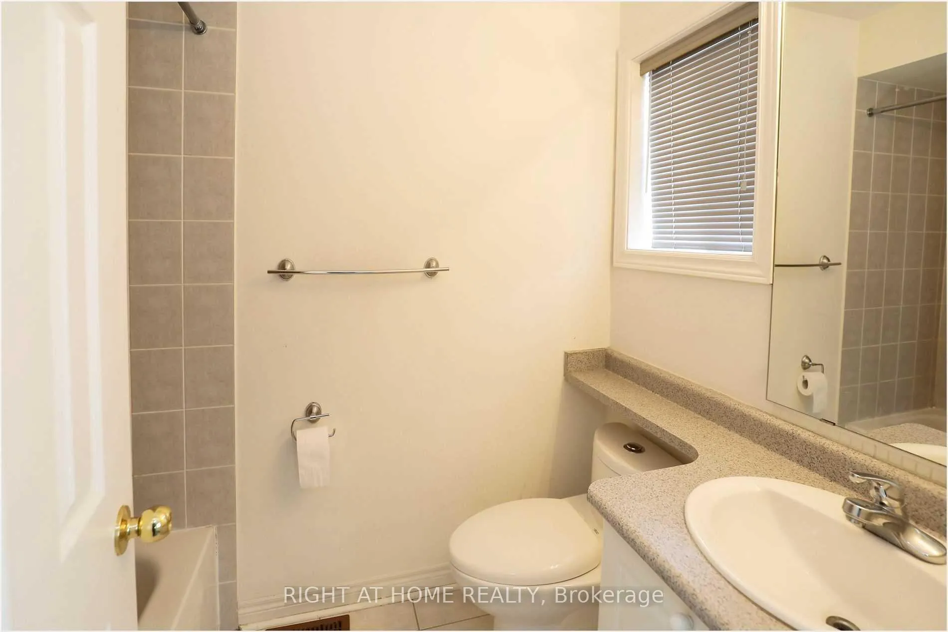 Photo 14 of 62 Northside Road, Markham, Greensborough — HOMEH