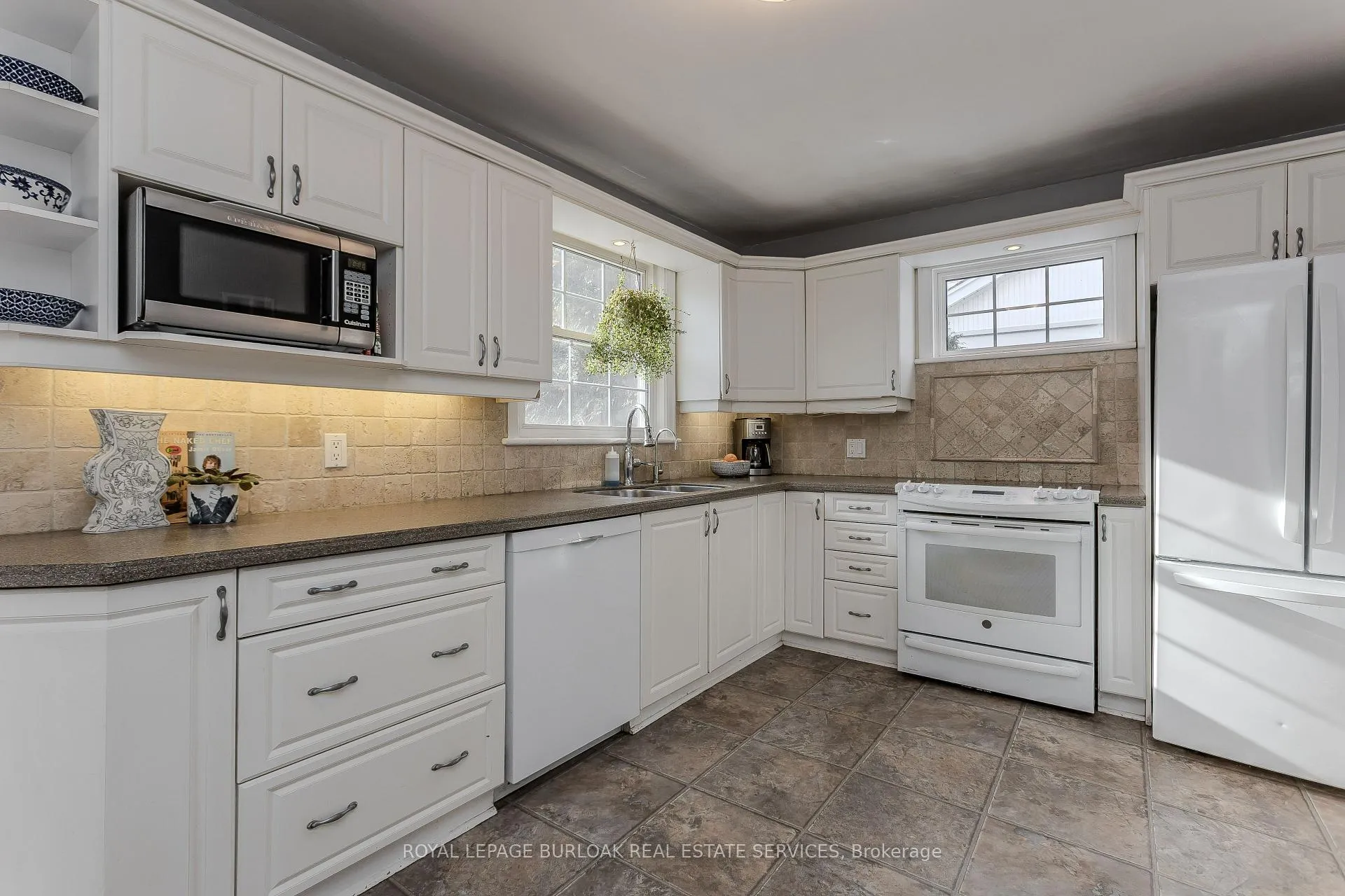 Photo 15 of 288 Townsend Avenue, Burlington, LaSalle — HOMEH