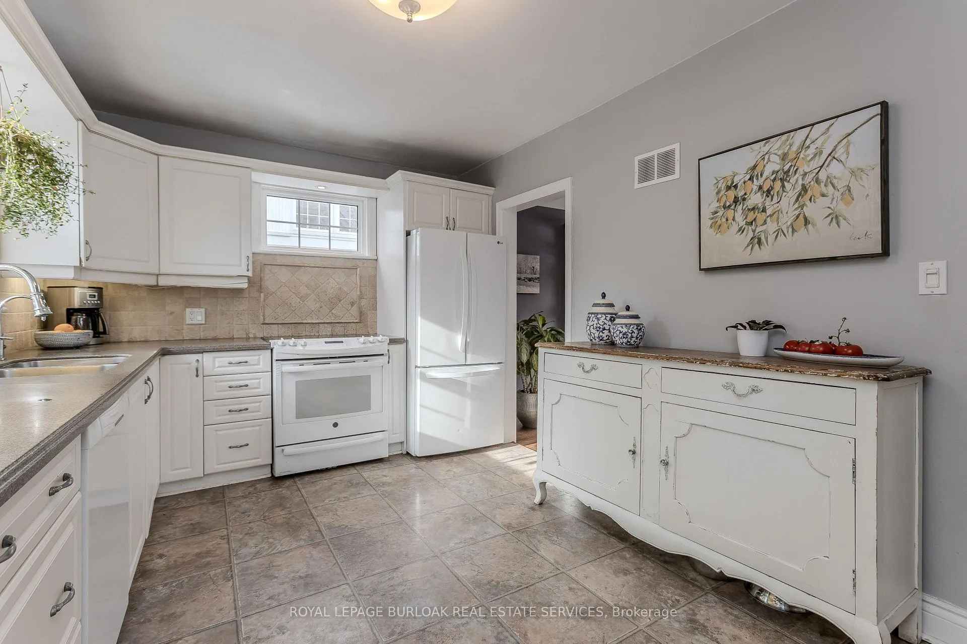 Photo 16 of 288 Townsend Avenue, Burlington, LaSalle — HOMEH