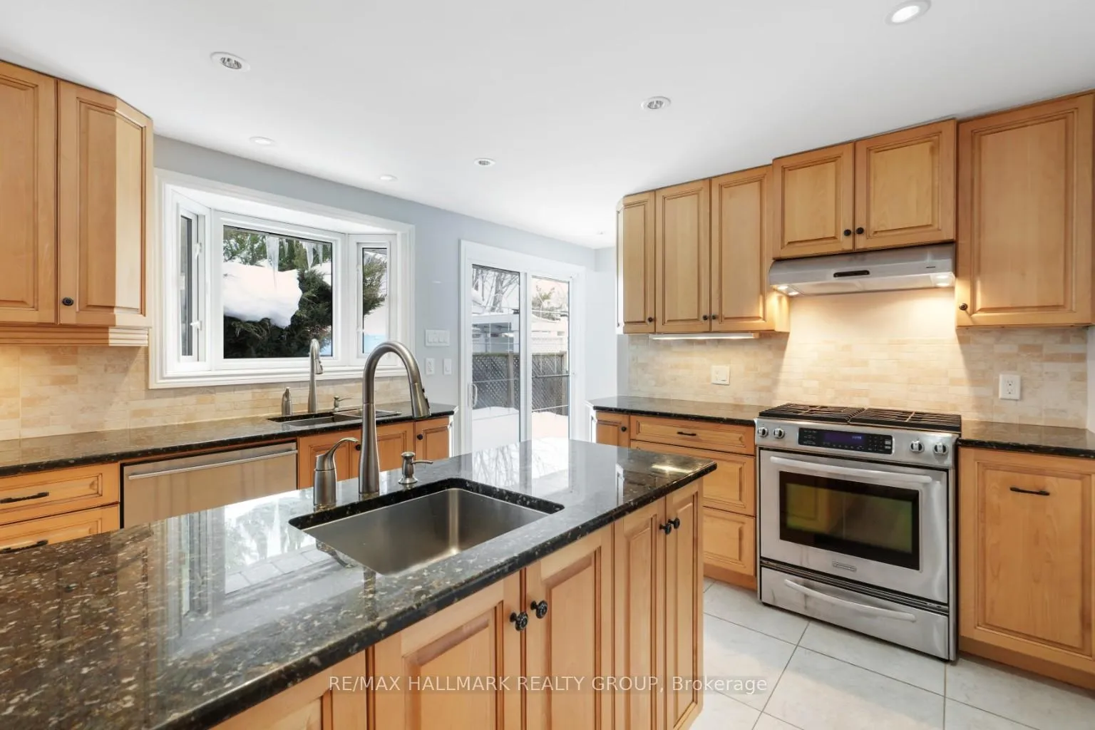 Photo 7 of 2036 Kings Grove Crescent, Ottawa, Beacon Hill North — HOMEH