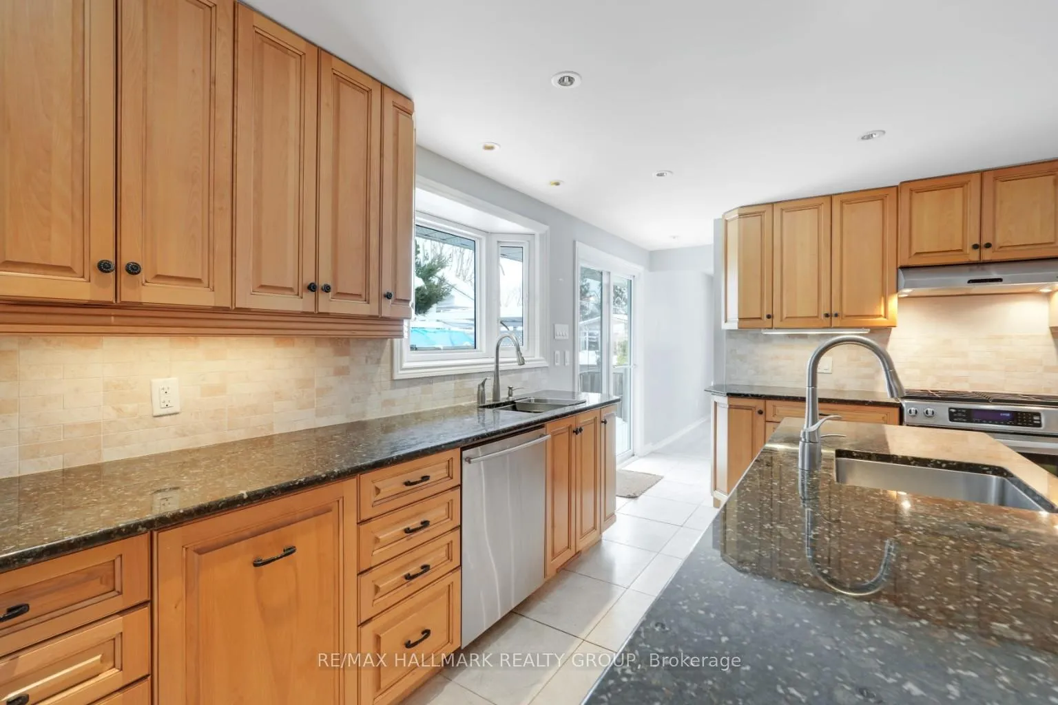 Photo 8 of 2036 Kings Grove Crescent, Ottawa, Beacon Hill North — HOMEH