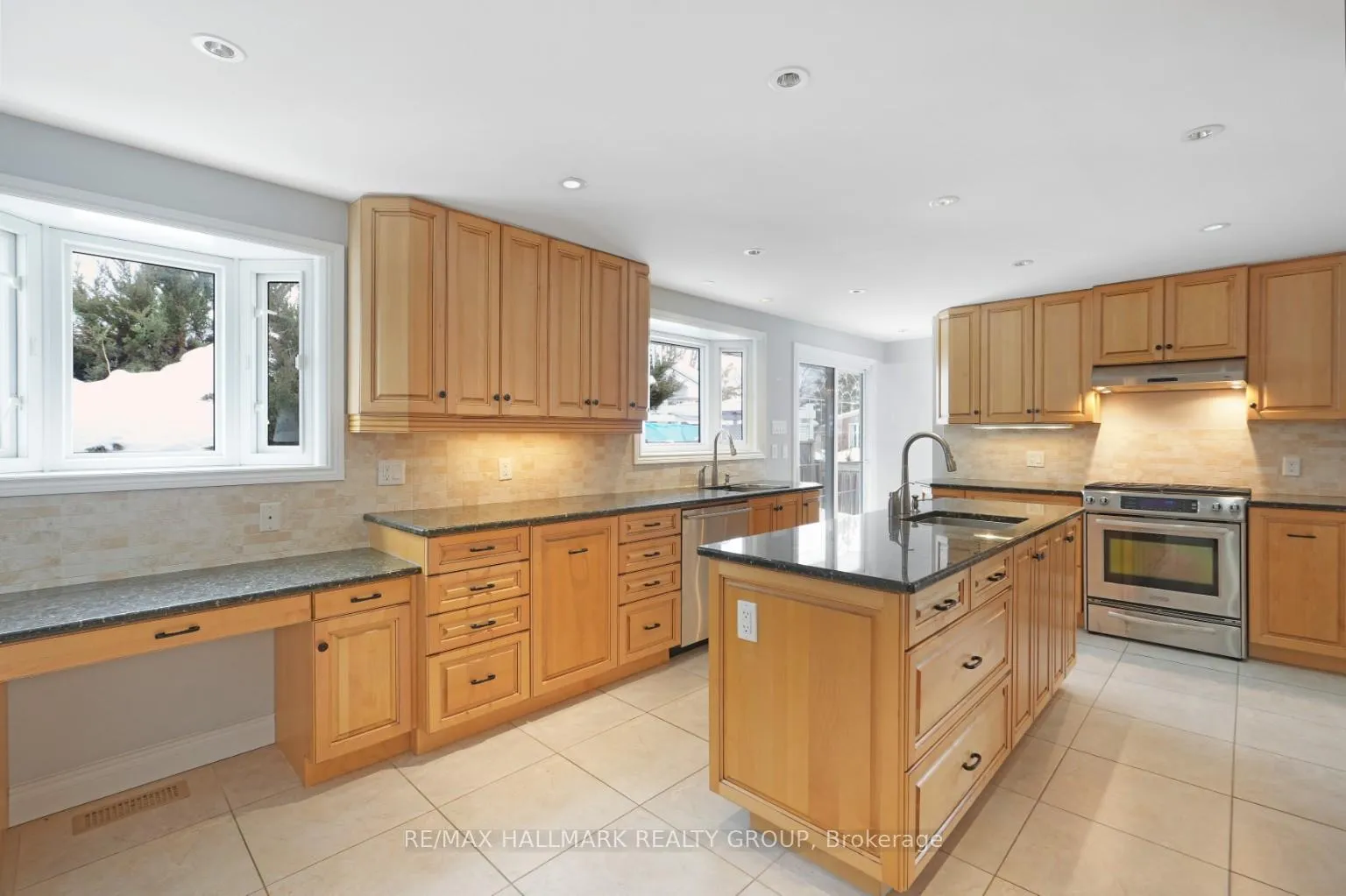 Photo 9 of 2036 Kings Grove Crescent, Ottawa, Beacon Hill North — HOMEH