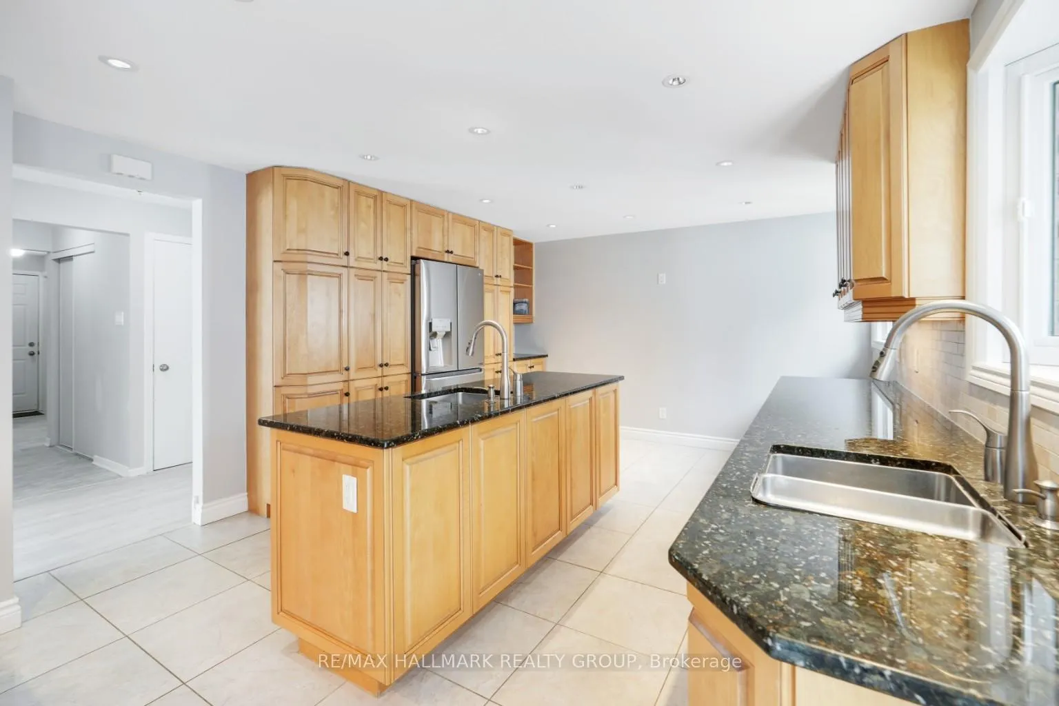 Photo 10 of 2036 Kings Grove Crescent, Ottawa, Beacon Hill North — HOMEH