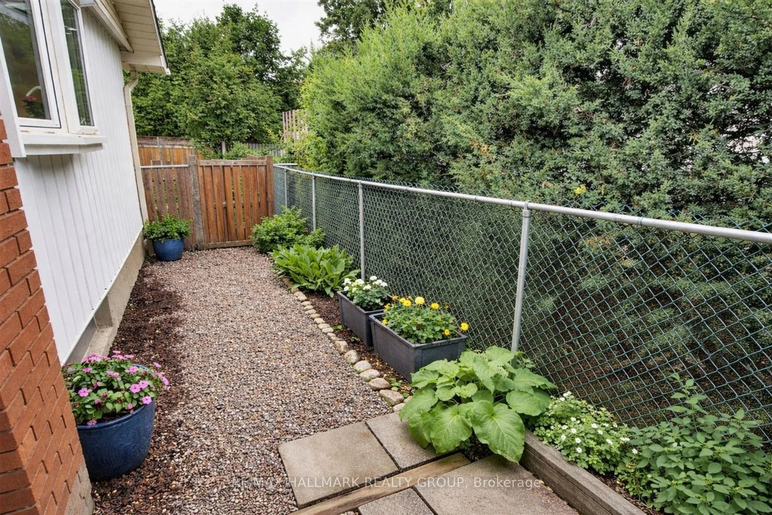 Photo 25 of 2036 Kings Grove Crescent, Ottawa, Beacon Hill North — HOMEH
