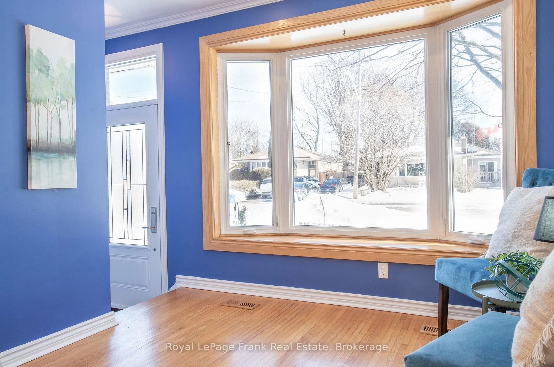 Photo 2 of 928 Centre Street N, Whitby, Williamsburg — HOMEH