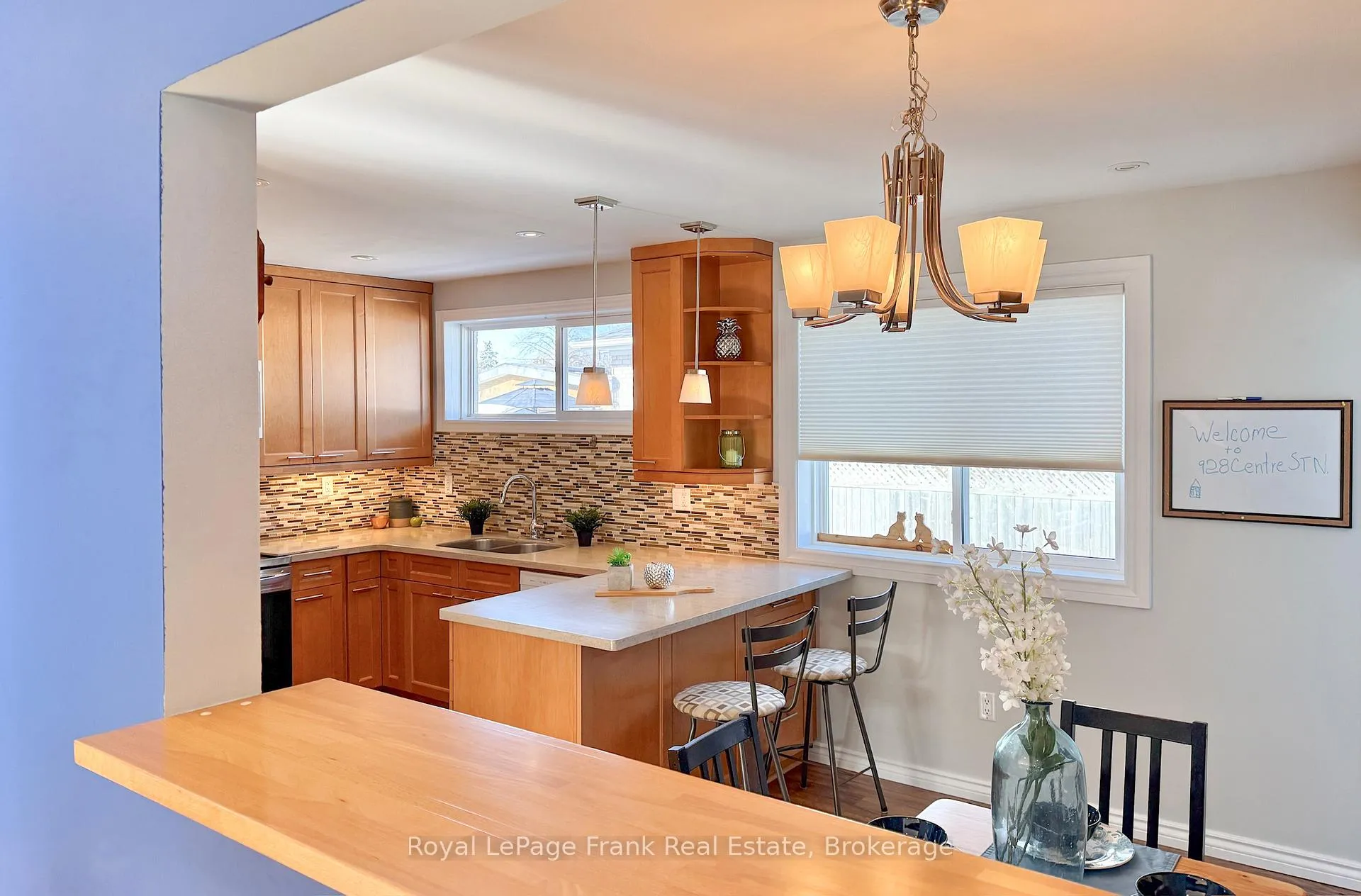 Photo 10 of 928 Centre Street N, Whitby, Williamsburg — HOMEH
