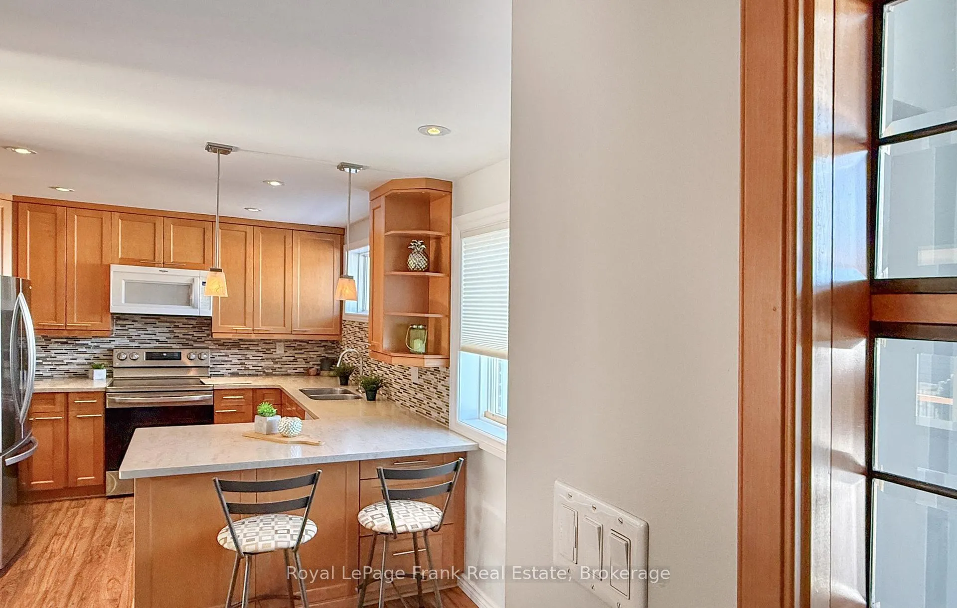 Photo 13 of 928 Centre Street N, Whitby, Williamsburg — HOMEH