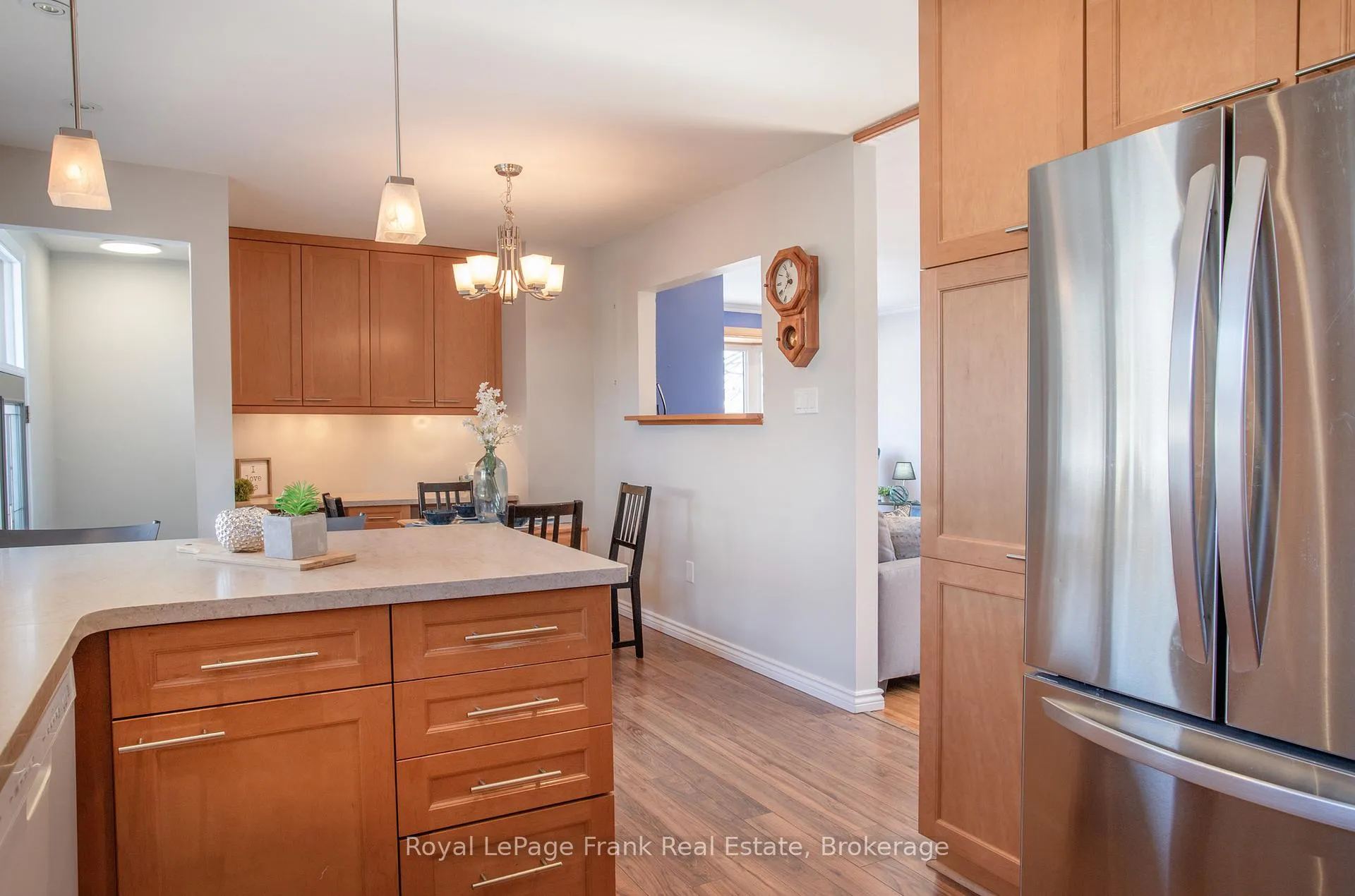 Photo 17 of 928 Centre Street N, Whitby, Williamsburg — HOMEH