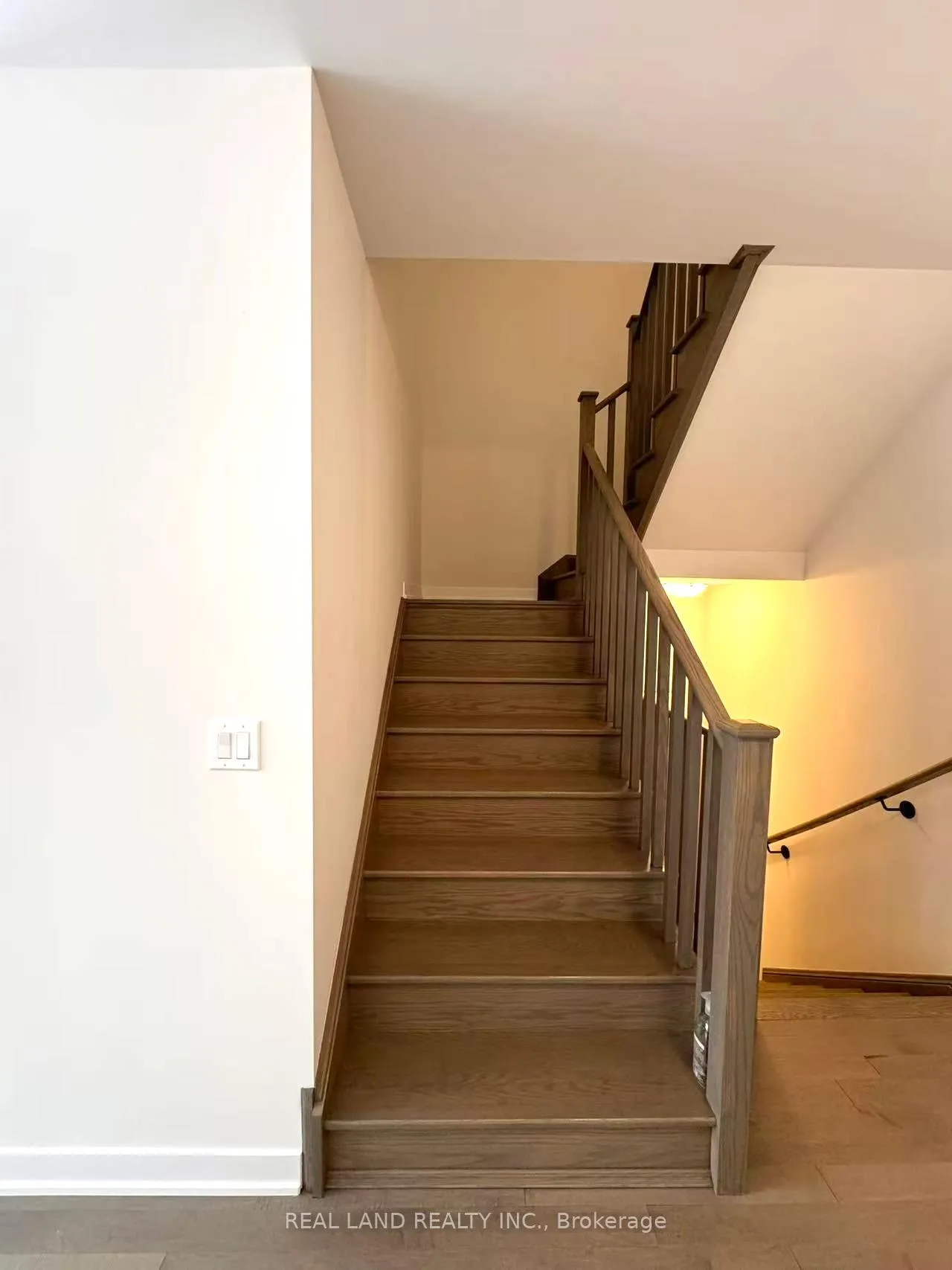 Photo 5 of 10 John Canning Way, Markham, Unionville — HOMEH