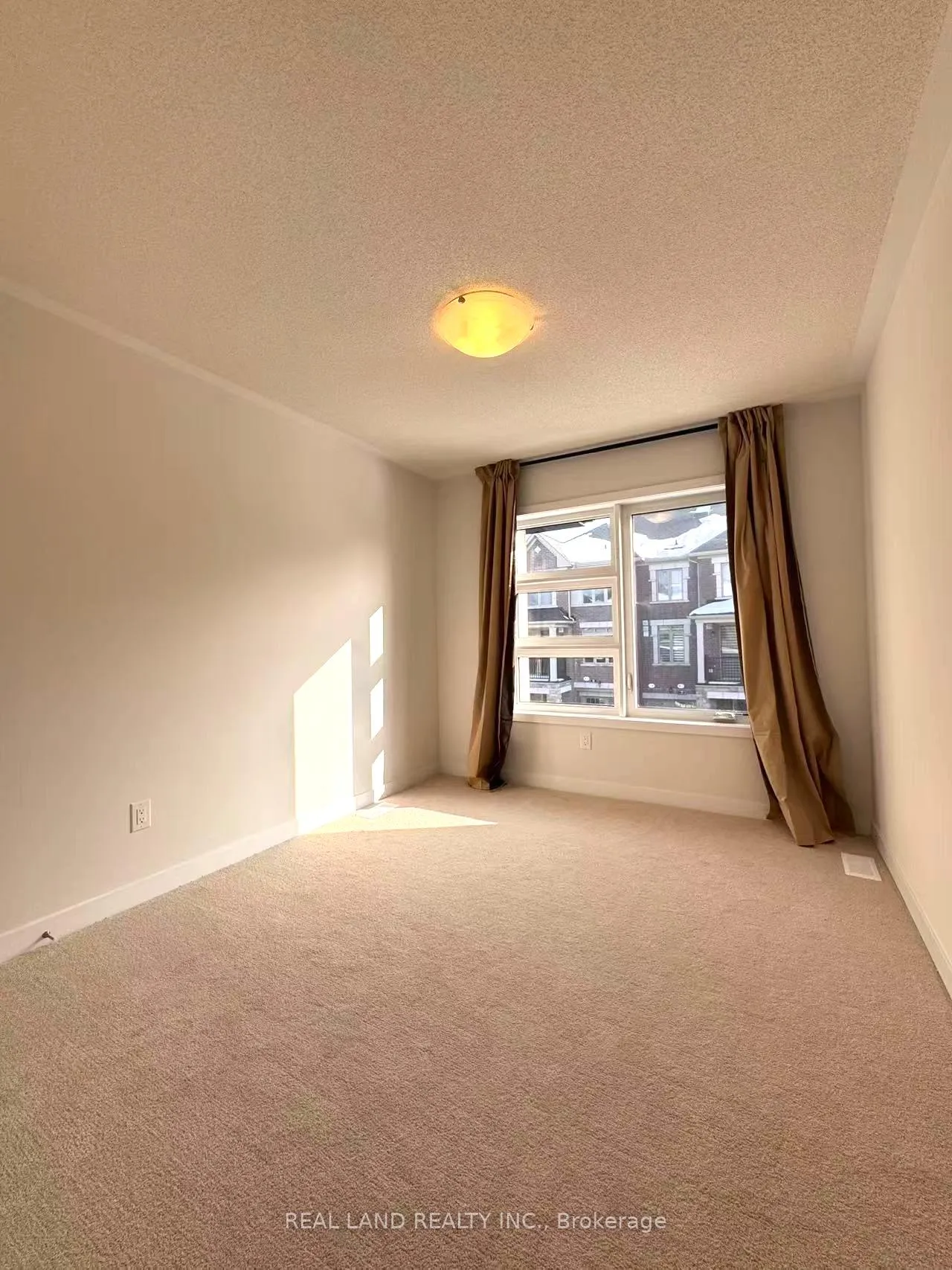 Photo 9 of 10 John Canning Way, Markham, Unionville — HOMEH