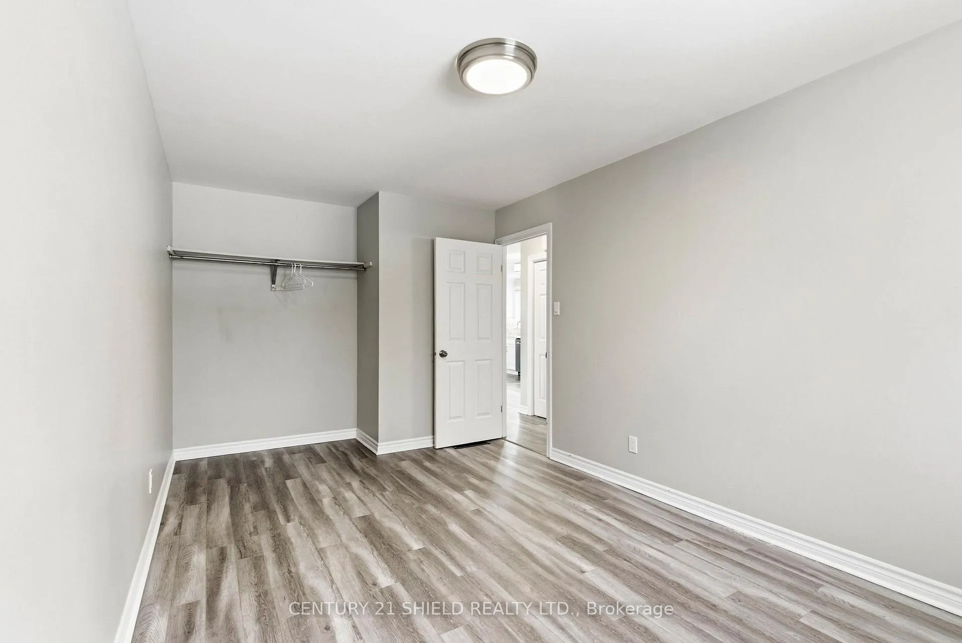 Photo 15 of 50 Wellington Street E, Cornwall — HOMEH