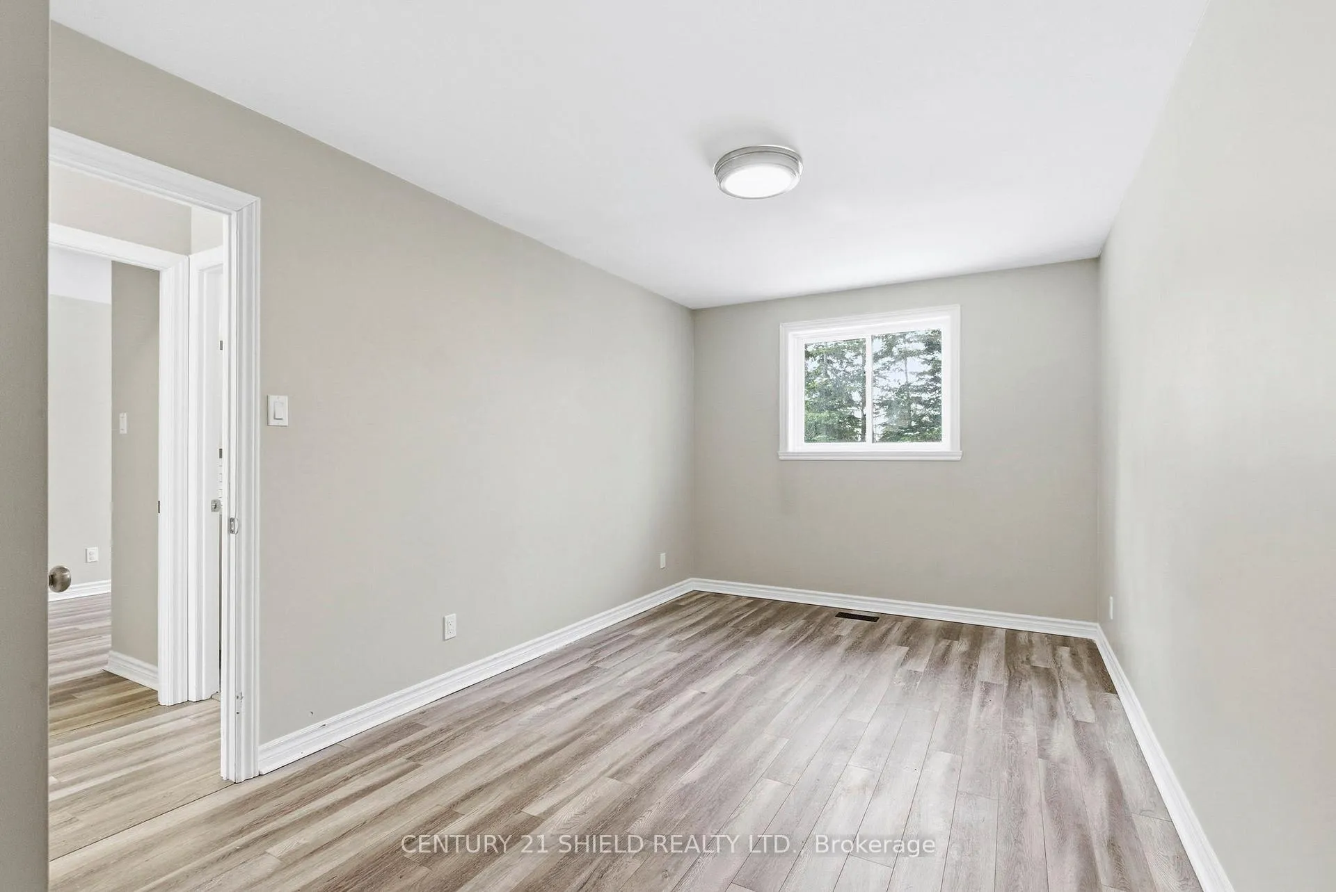 Photo 16 of 50 Wellington Street E, Cornwall — HOMEH