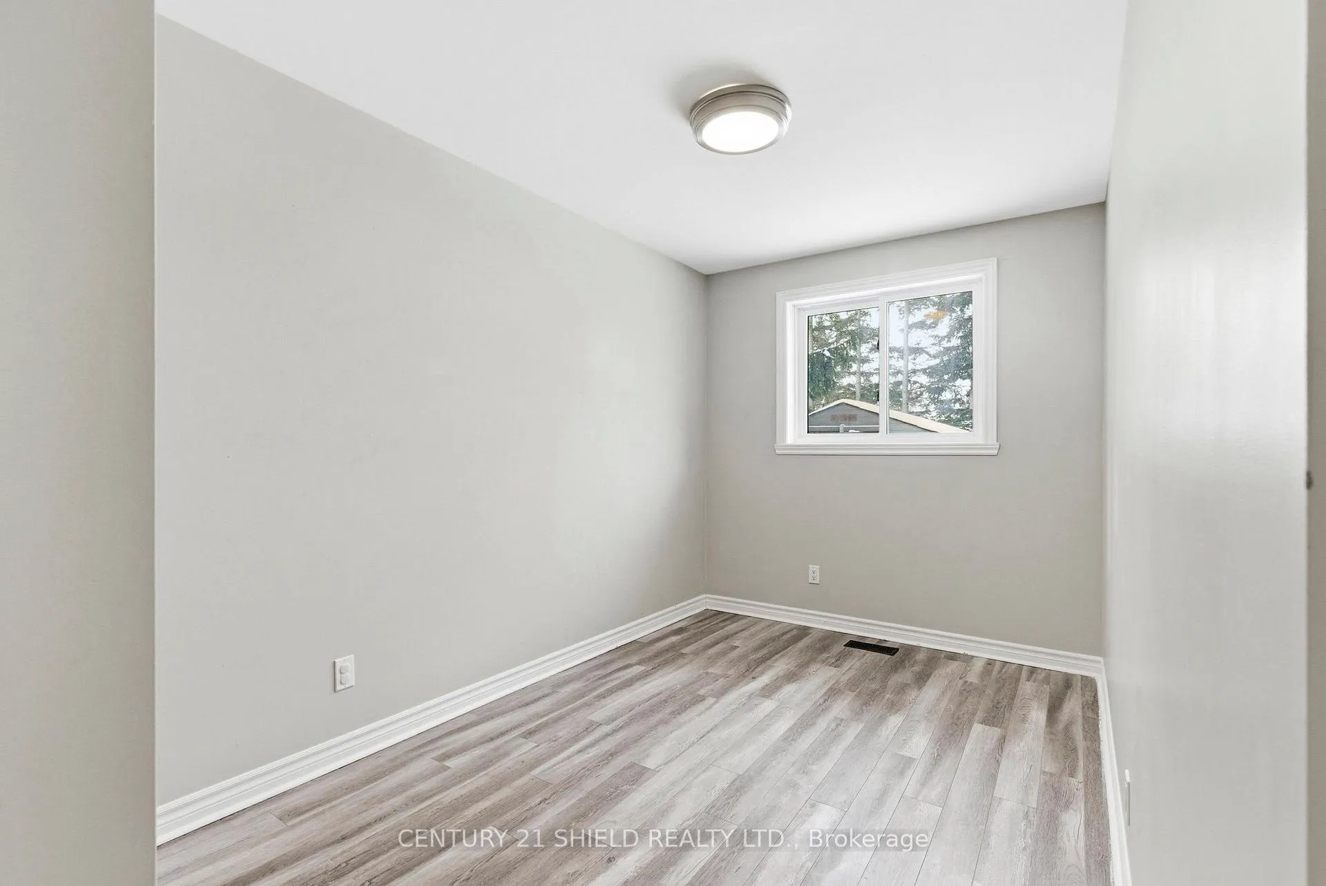 Photo 18 of 50 Wellington Street E, Cornwall — HOMEH