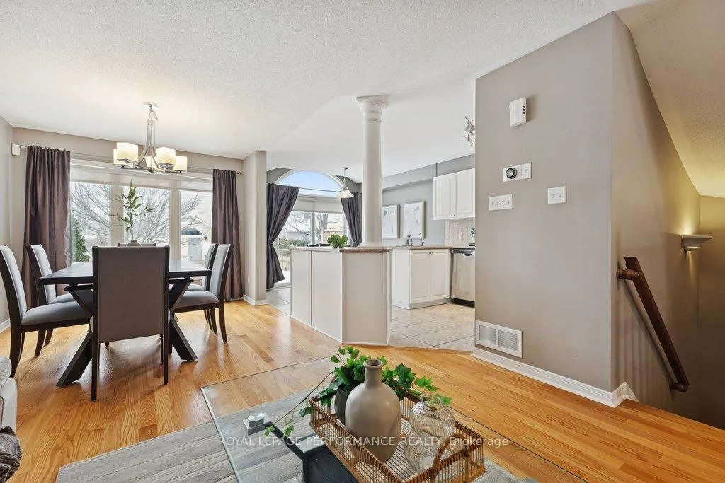 Photo 8 of 303 Bryarton Street, Ottawa, Chapel Hill — HOMEH