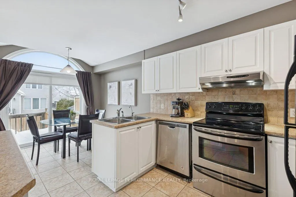 Photo 13 of 303 Bryarton Street, Ottawa, Chapel Hill — HOMEH