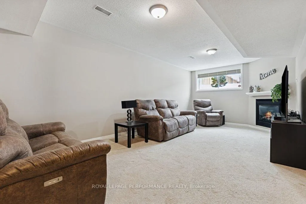Photo 27 of 303 Bryarton Street, Ottawa, Chapel Hill — HOMEH