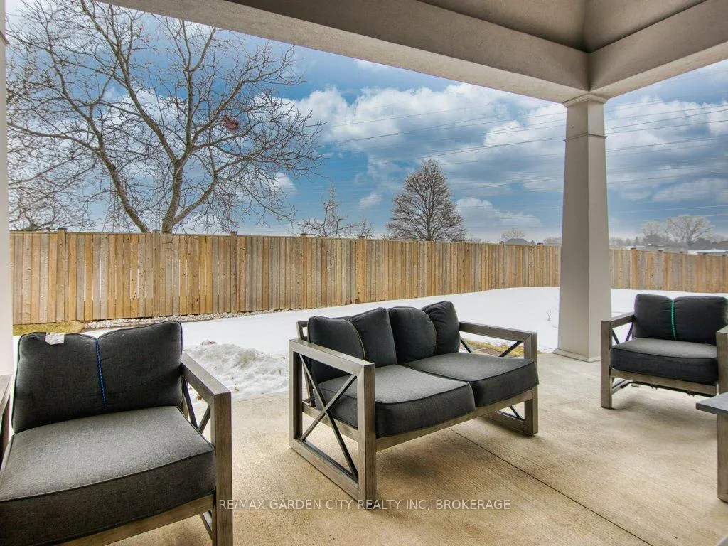 Photo 3 of 6290 Lucia Drive, Niagara Falls, Stamford — HOMEH