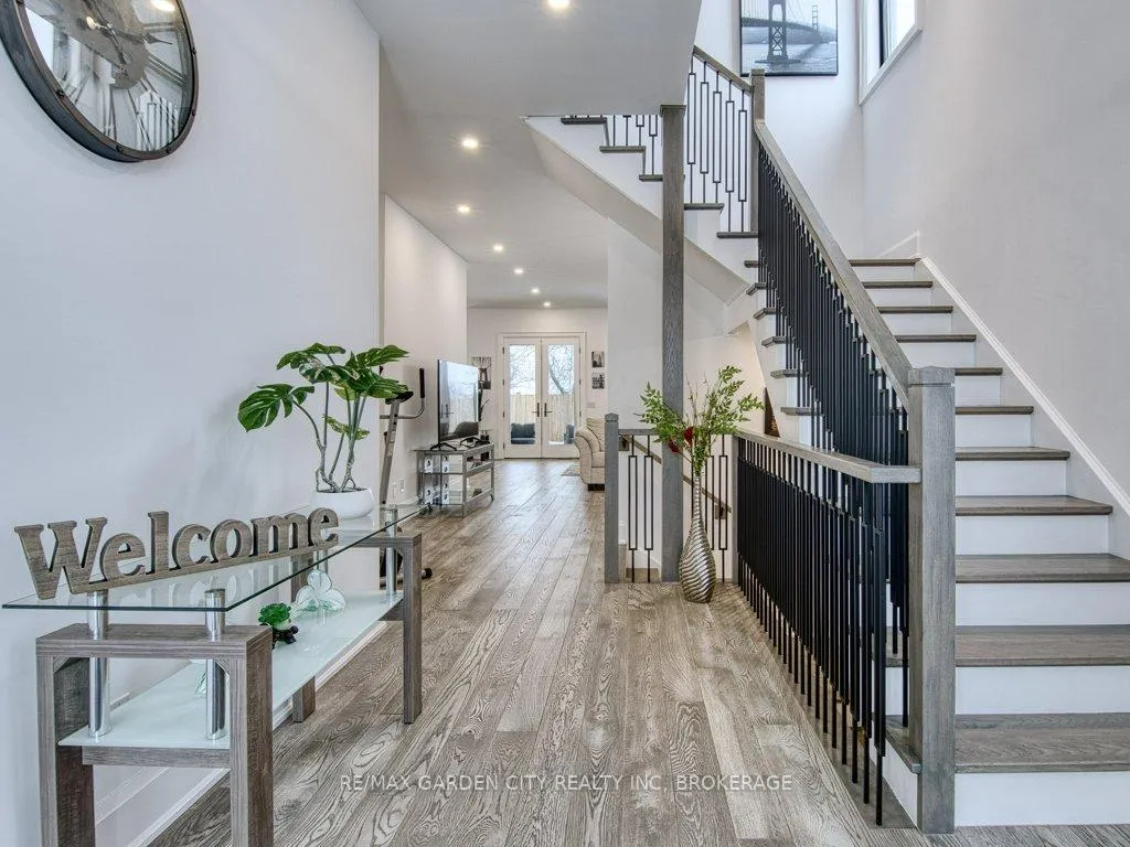 Photo 4 of 6290 Lucia Drive, Niagara Falls, Stamford — HOMEH