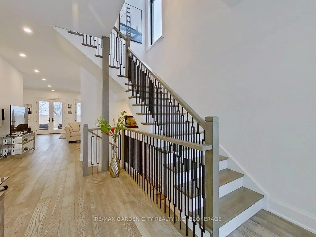 Photo 5 of 6290 Lucia Drive, Niagara Falls, Stamford — HOMEH